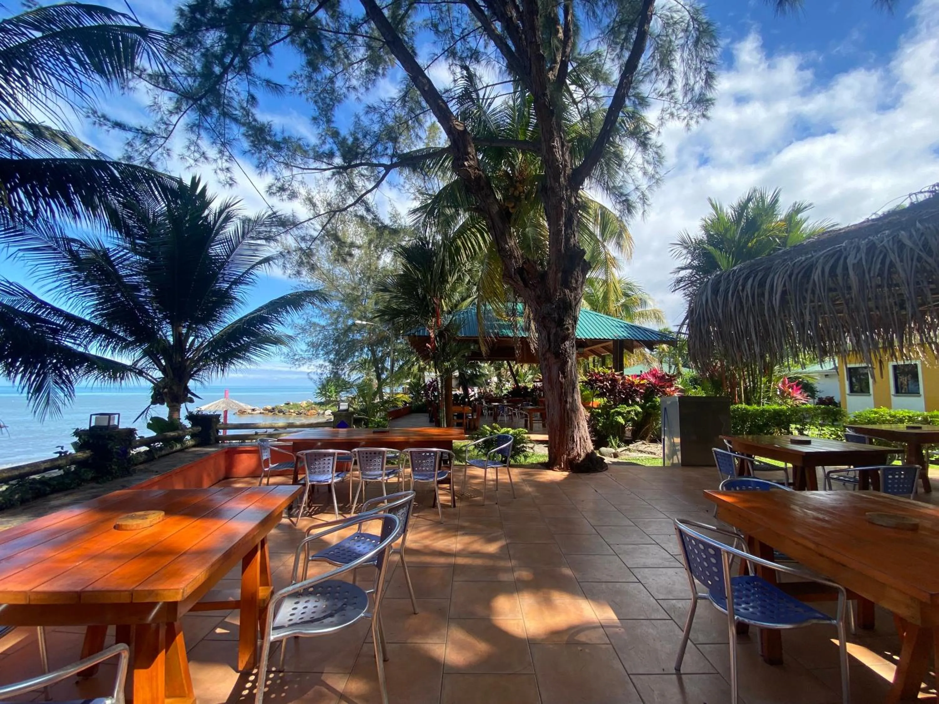 Paraiso Rainforest and Beach Hotel