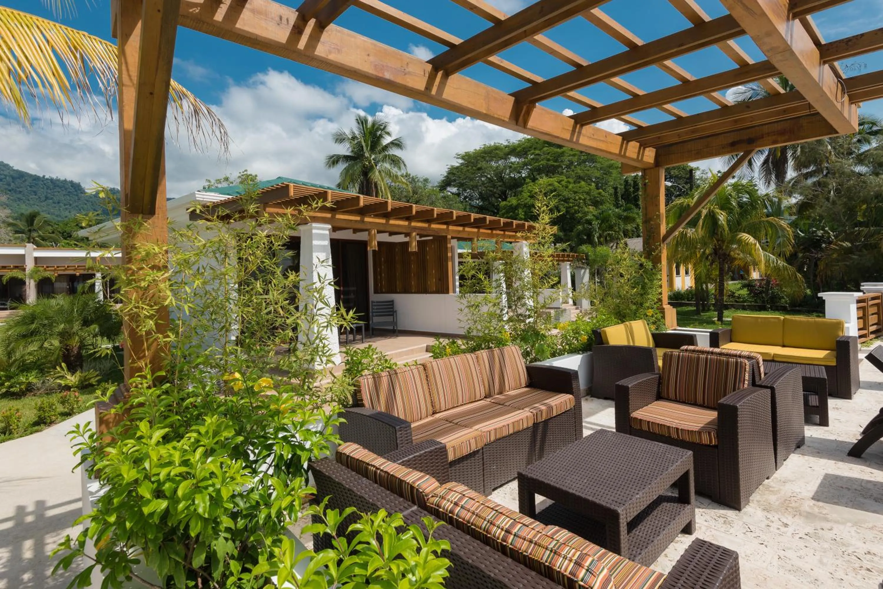 Paraiso Rainforest and Beach Hotel