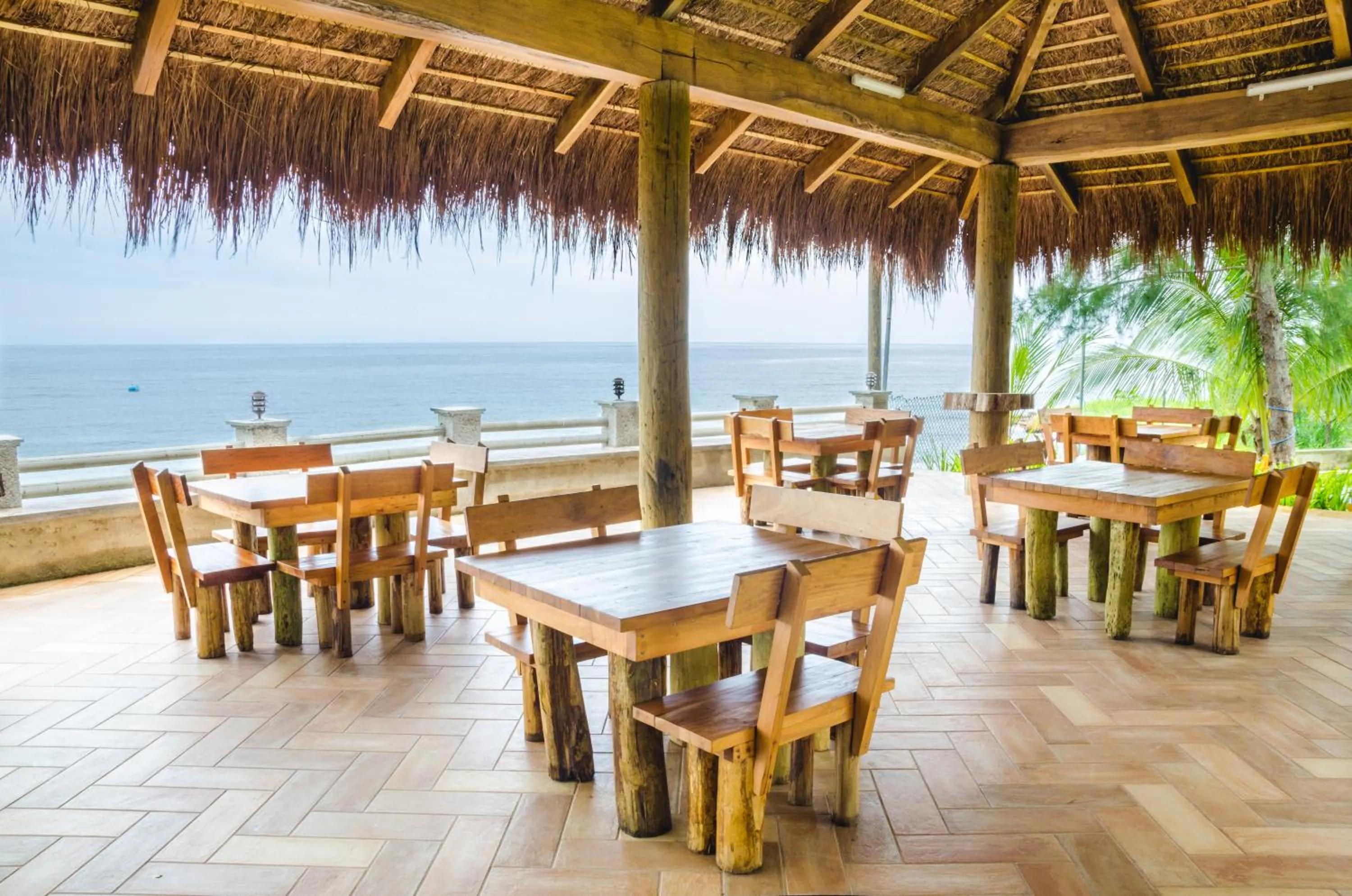Restaurant/places to eat in Paraiso Rainforest and Beach Hotel