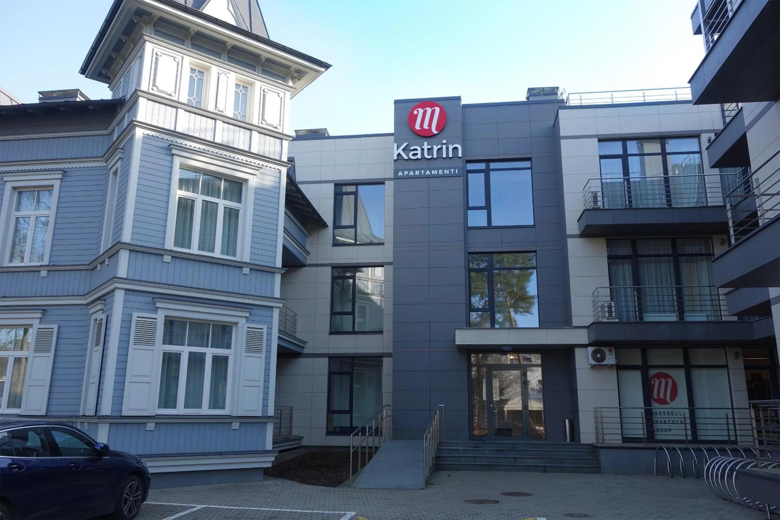 Facade/entrance in Katrin Apartments