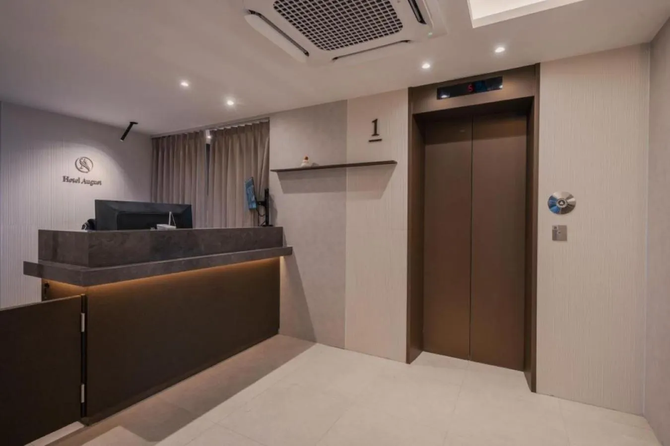 Lobby or reception in Hwagok August