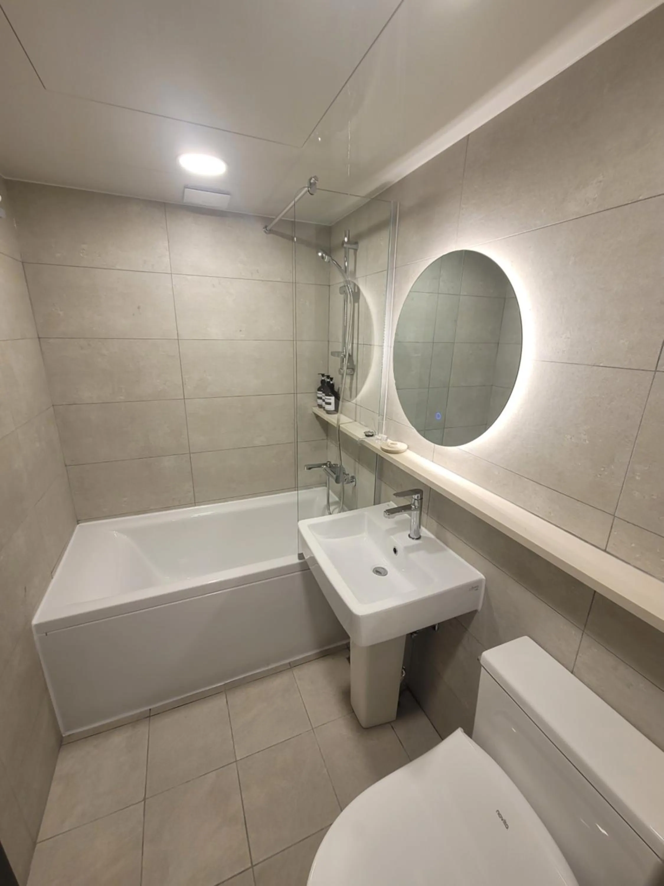 Shower in Hwagok August