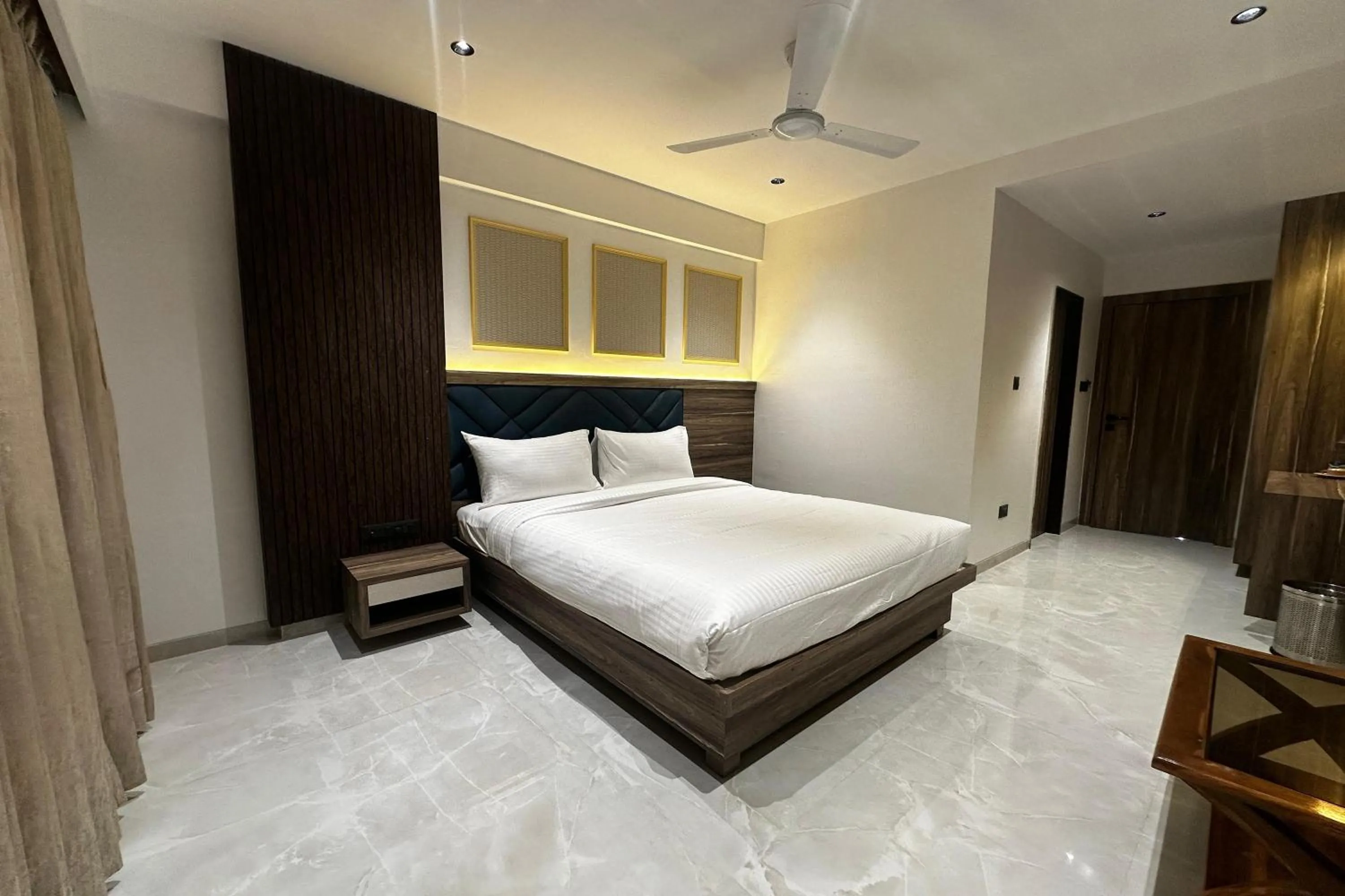 Bed in Hotel Kushala Grand, Dombivali