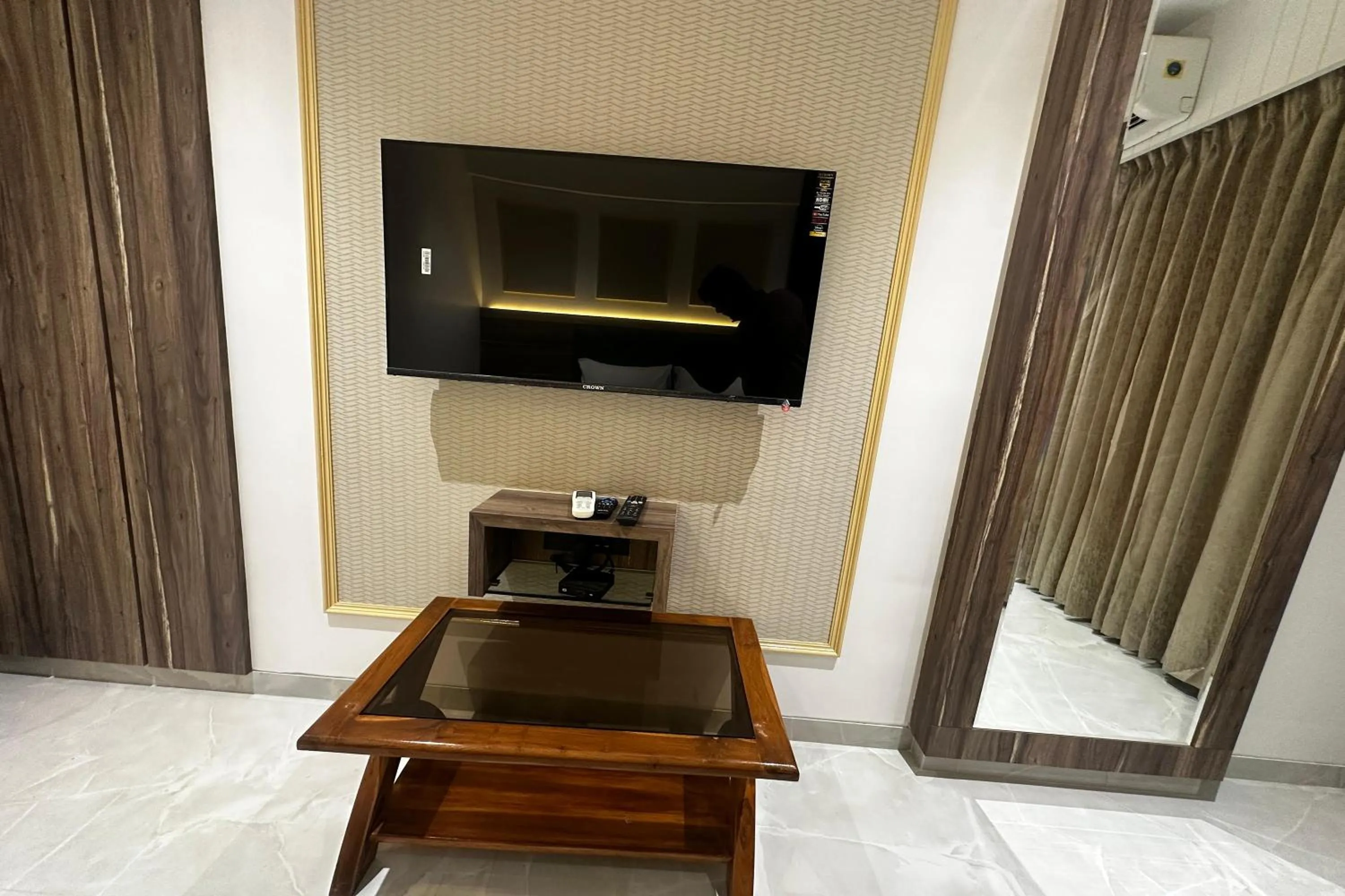 TV and multimedia in Hotel Kushala Grand, Dombivali