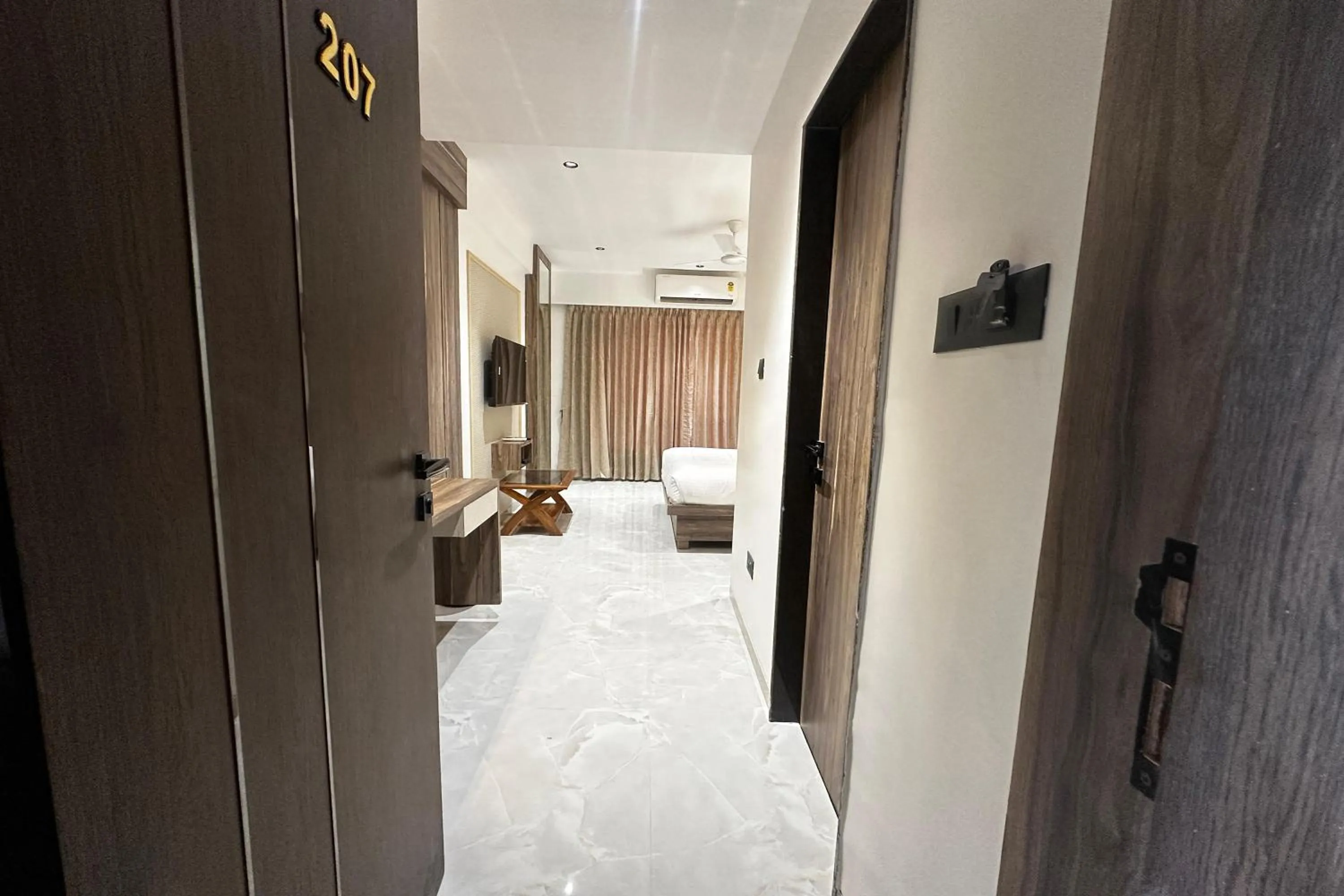 Bedroom, Bed in Hotel Kushala Grand, Dombivali