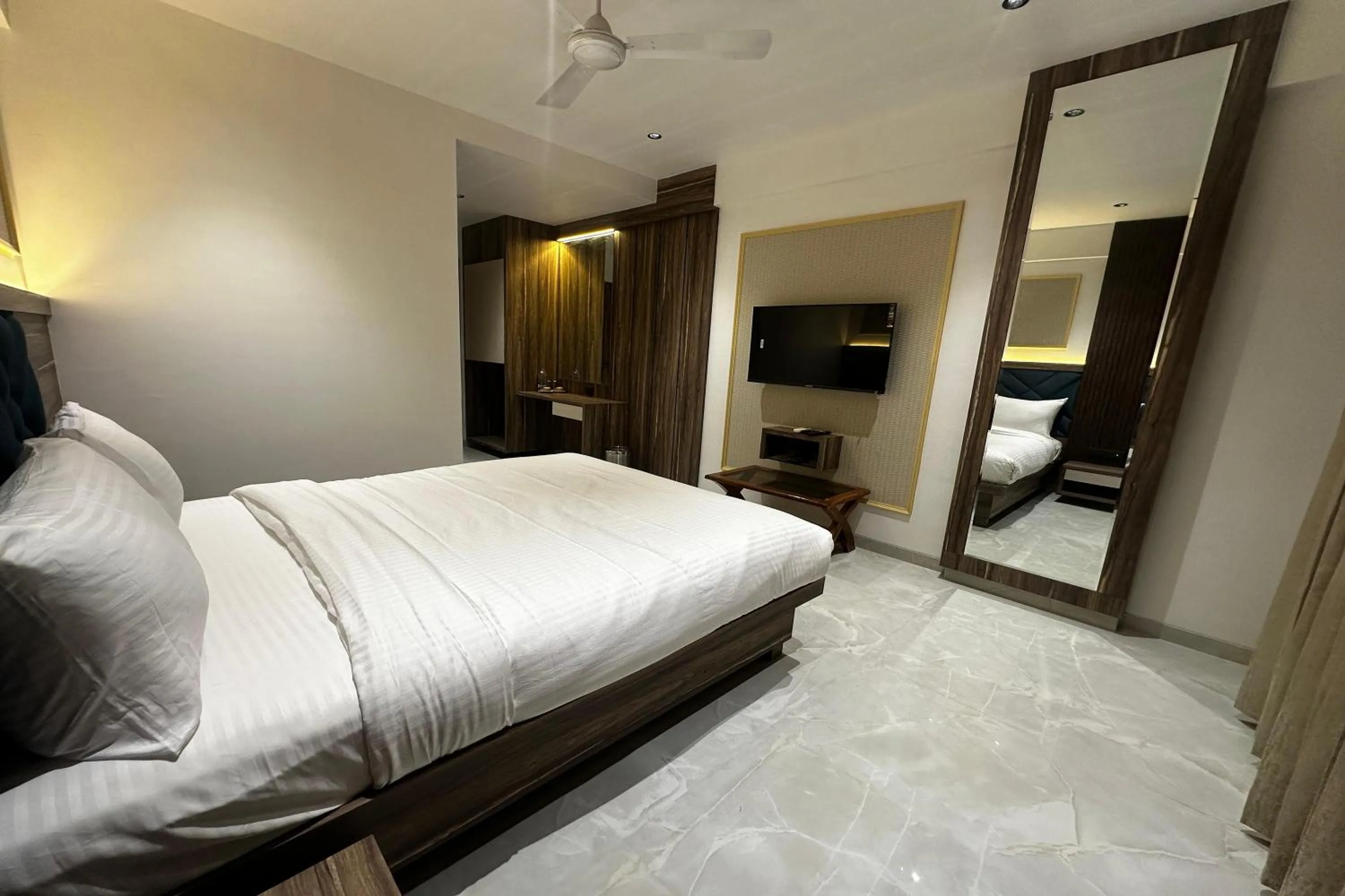 Bed in Hotel Kushala Grand, Dombivali