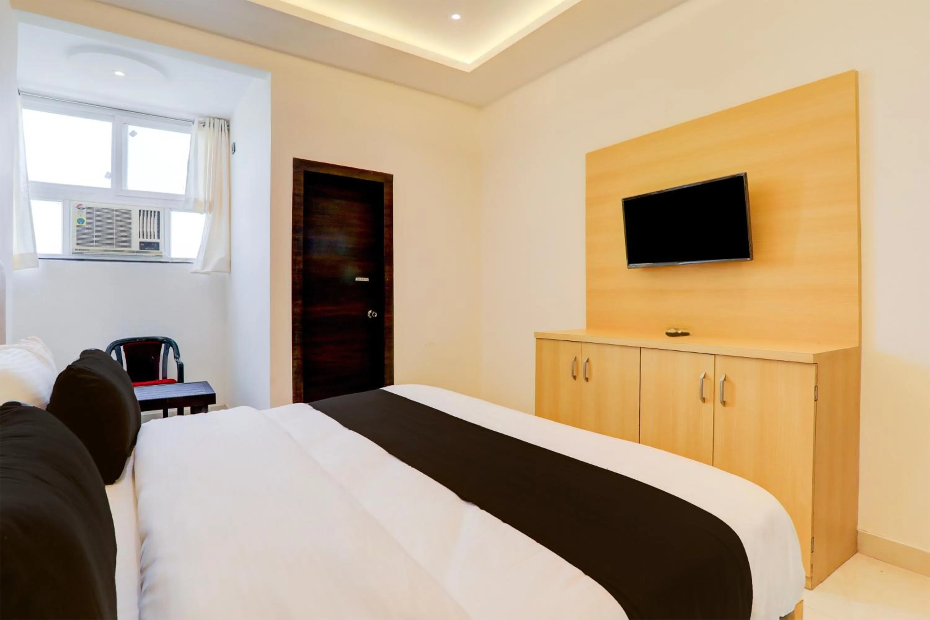 Bedroom in Collection O Siddharth Near A to Z Electronics