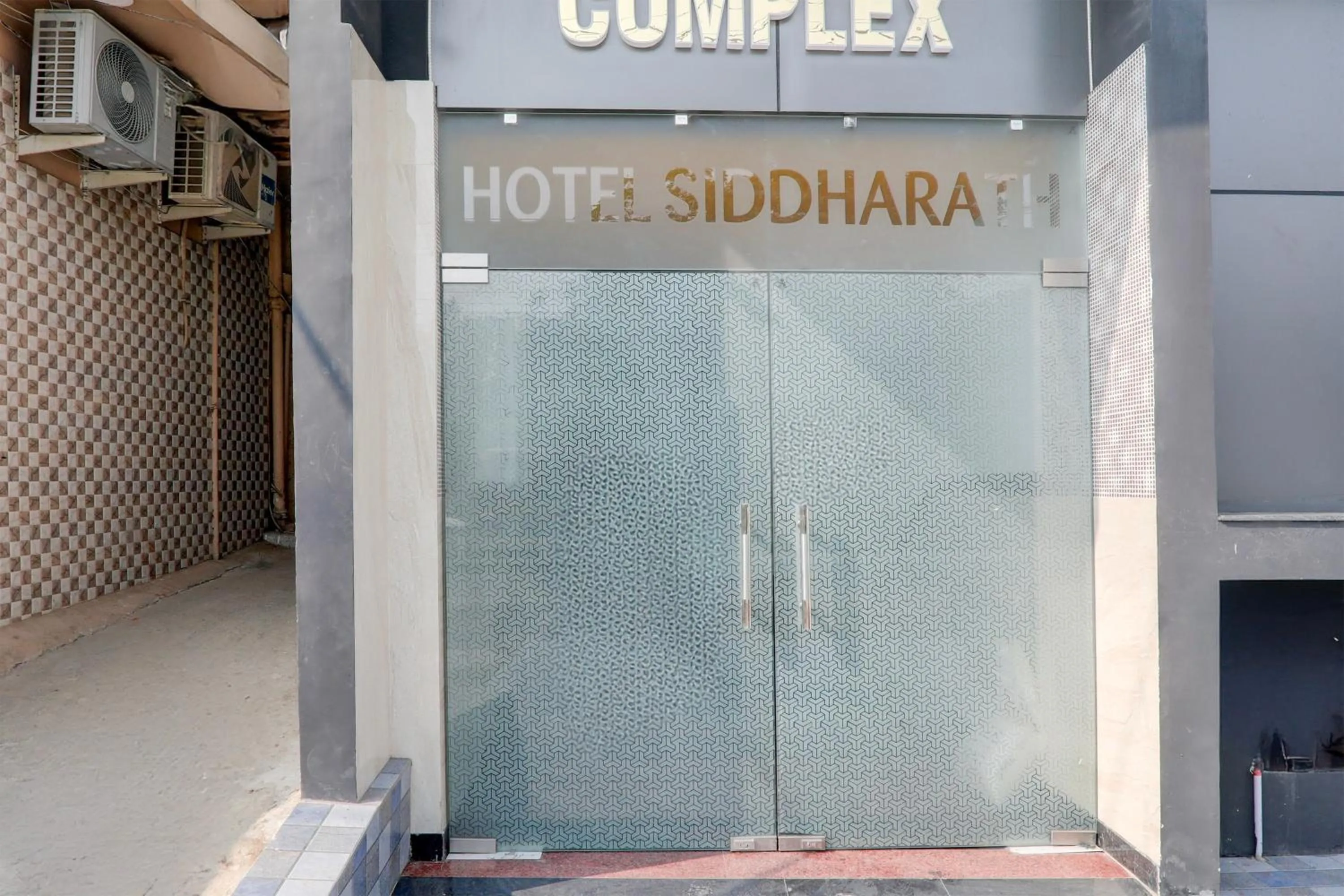 Facade/entrance in Collection O Siddharth Near A to Z Electronics