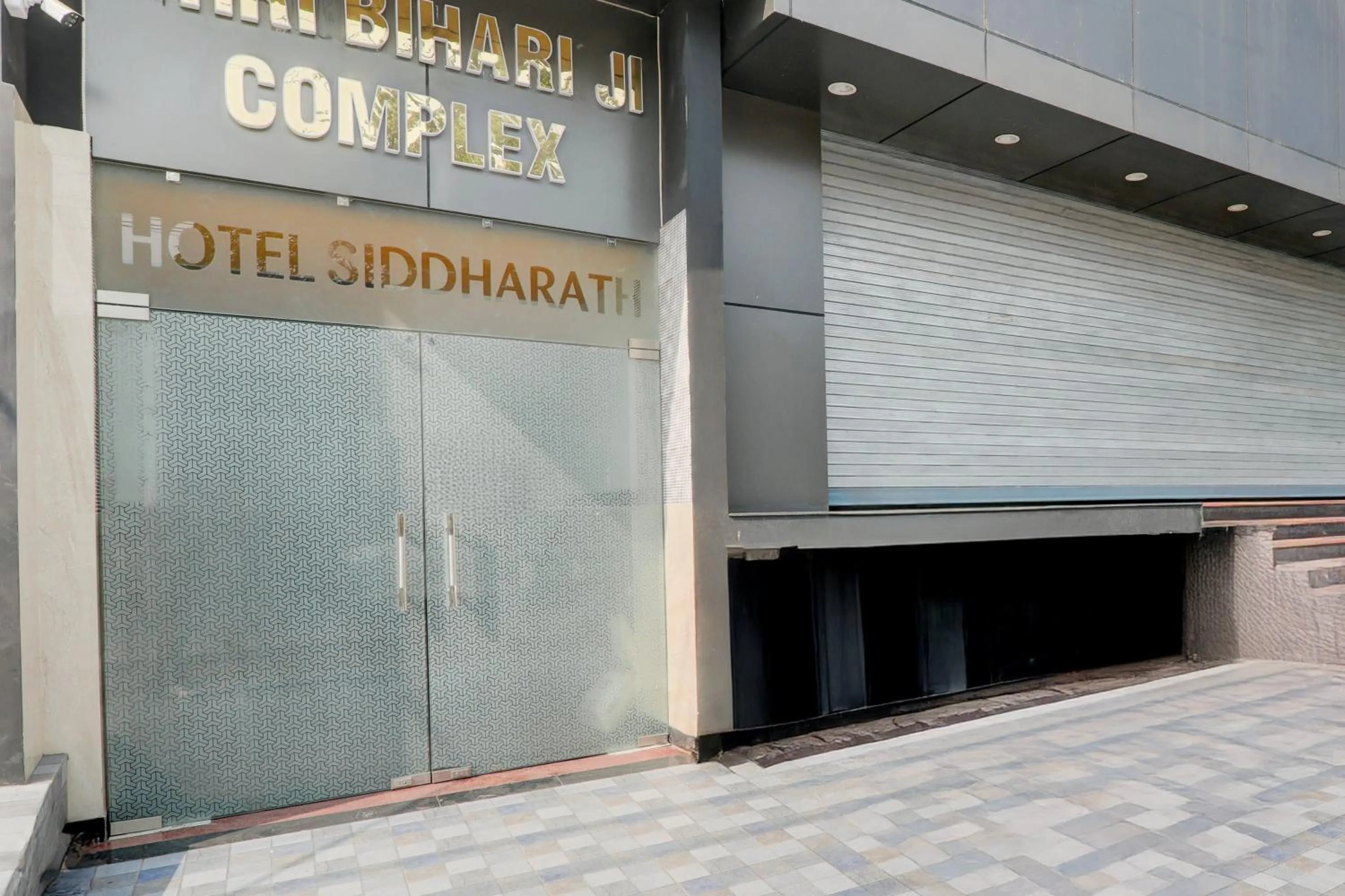 Facade/entrance in Collection O Siddharth Near A to Z Electronics