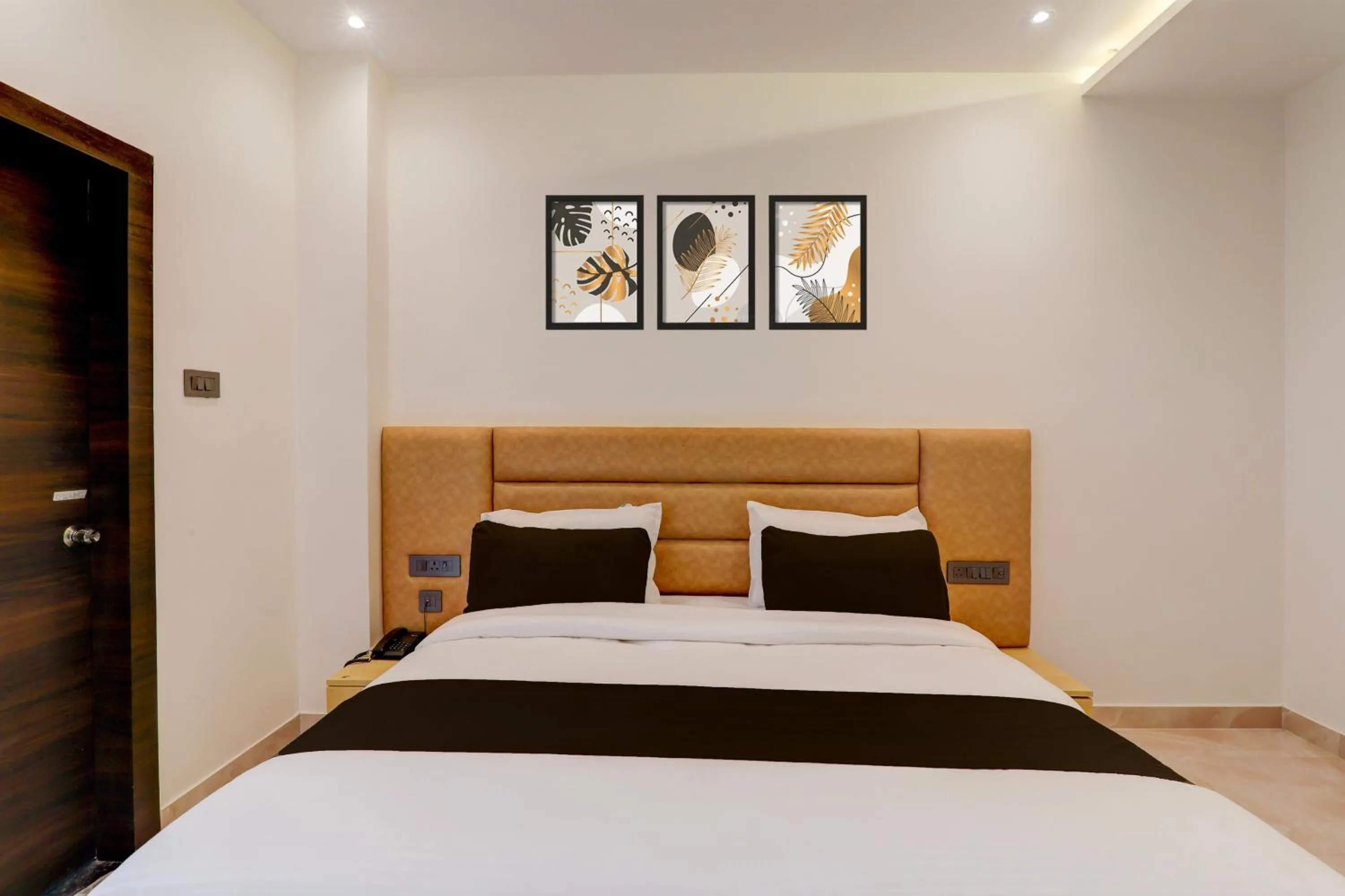 Bedroom in Collection O Siddharth Near A to Z Electronics