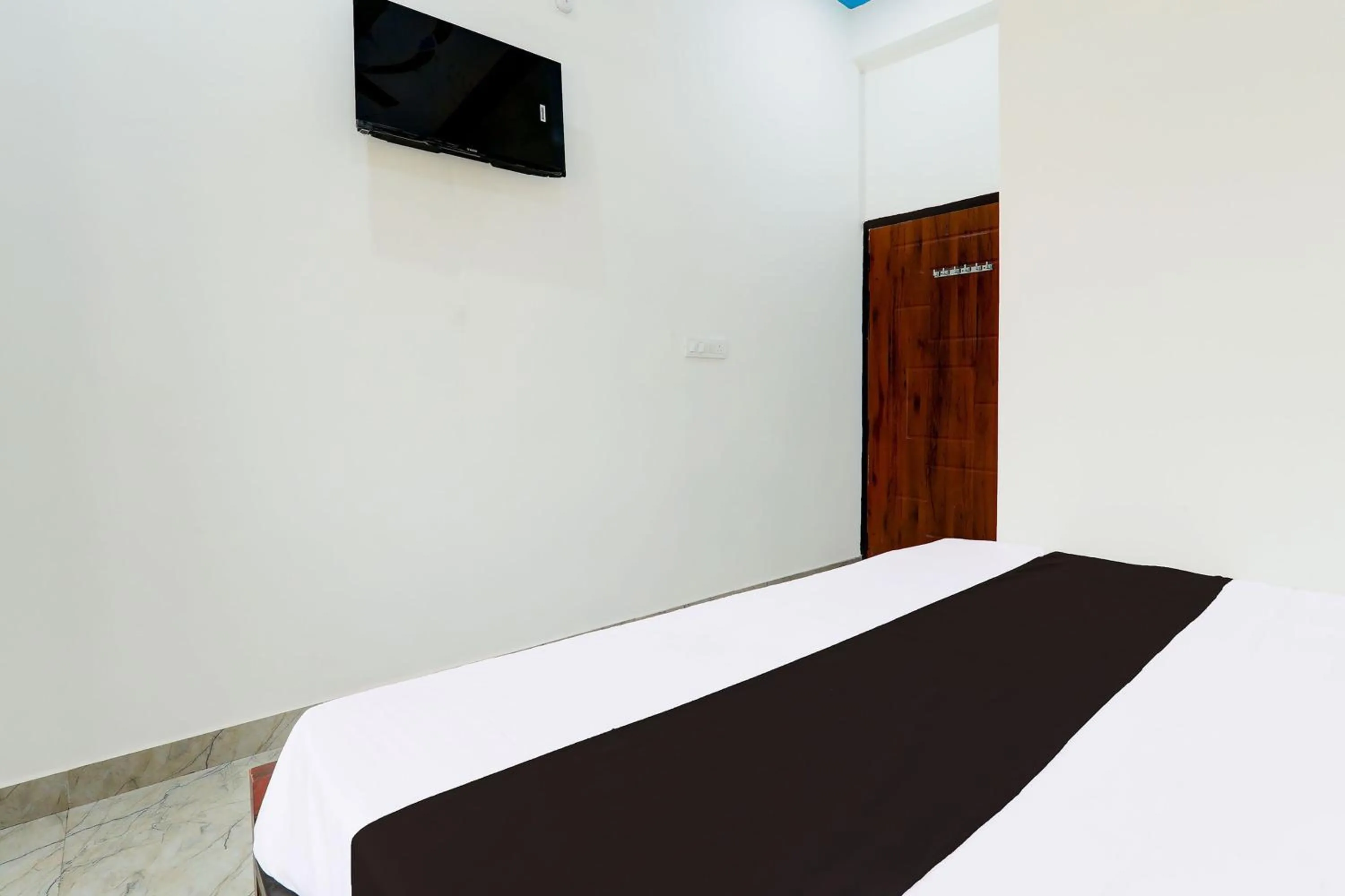 Bedroom, Bed in Hotel O Regalia Palace and Lawn