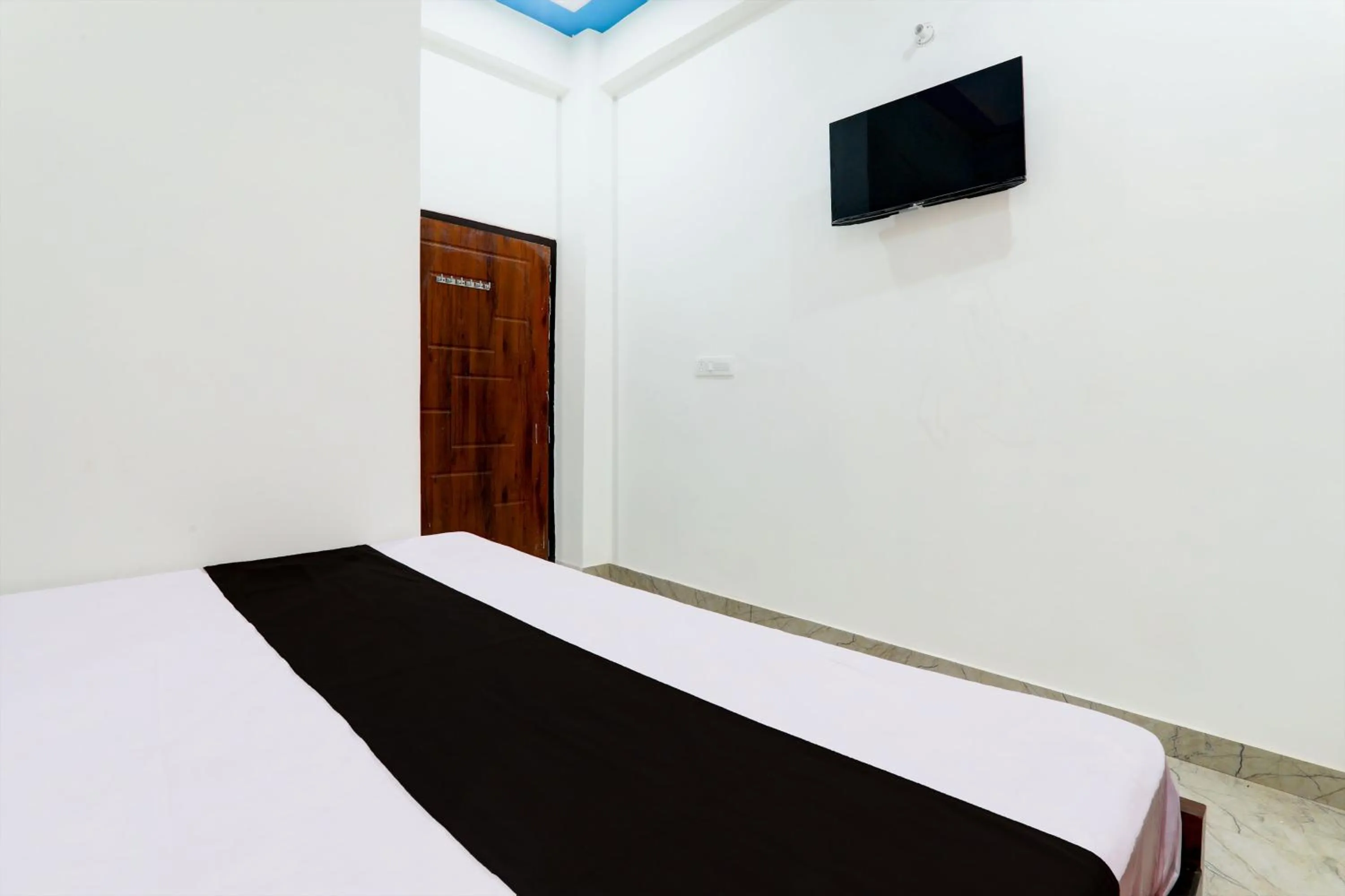 Bedroom, Bed in Hotel O Regalia Palace and Lawn