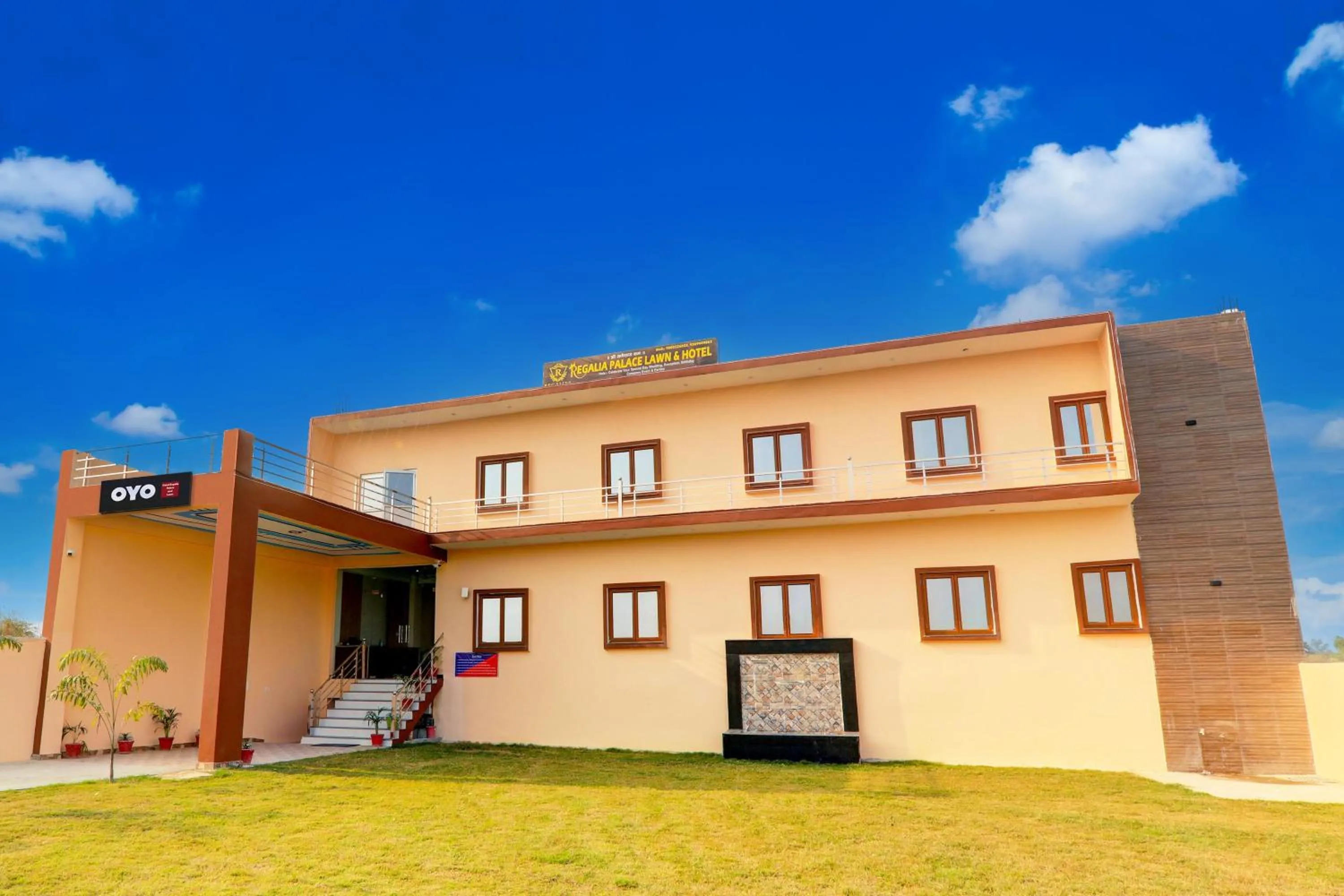 Facade/entrance in Hotel O Regalia Palace and Lawn