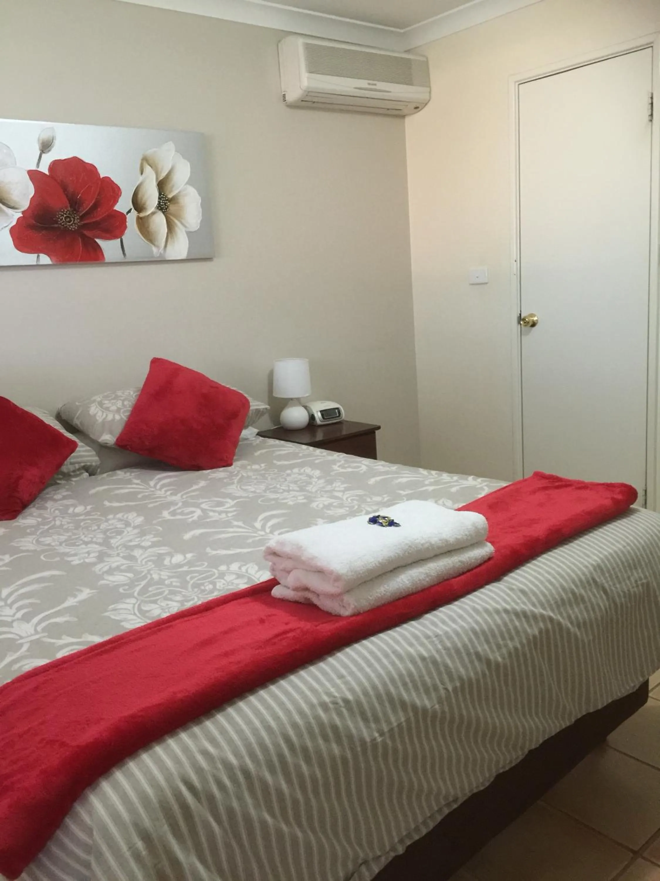 Bedroom, Bed in The Nosh & Nod - Avon Terrace