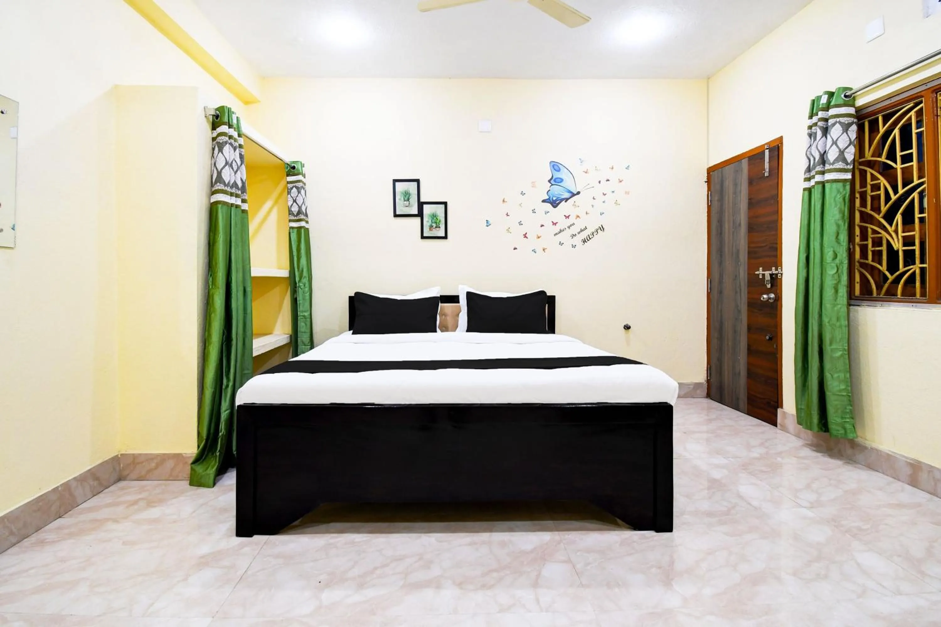 Bedroom, Bed in Hotel O HIGHWAY STAY IN