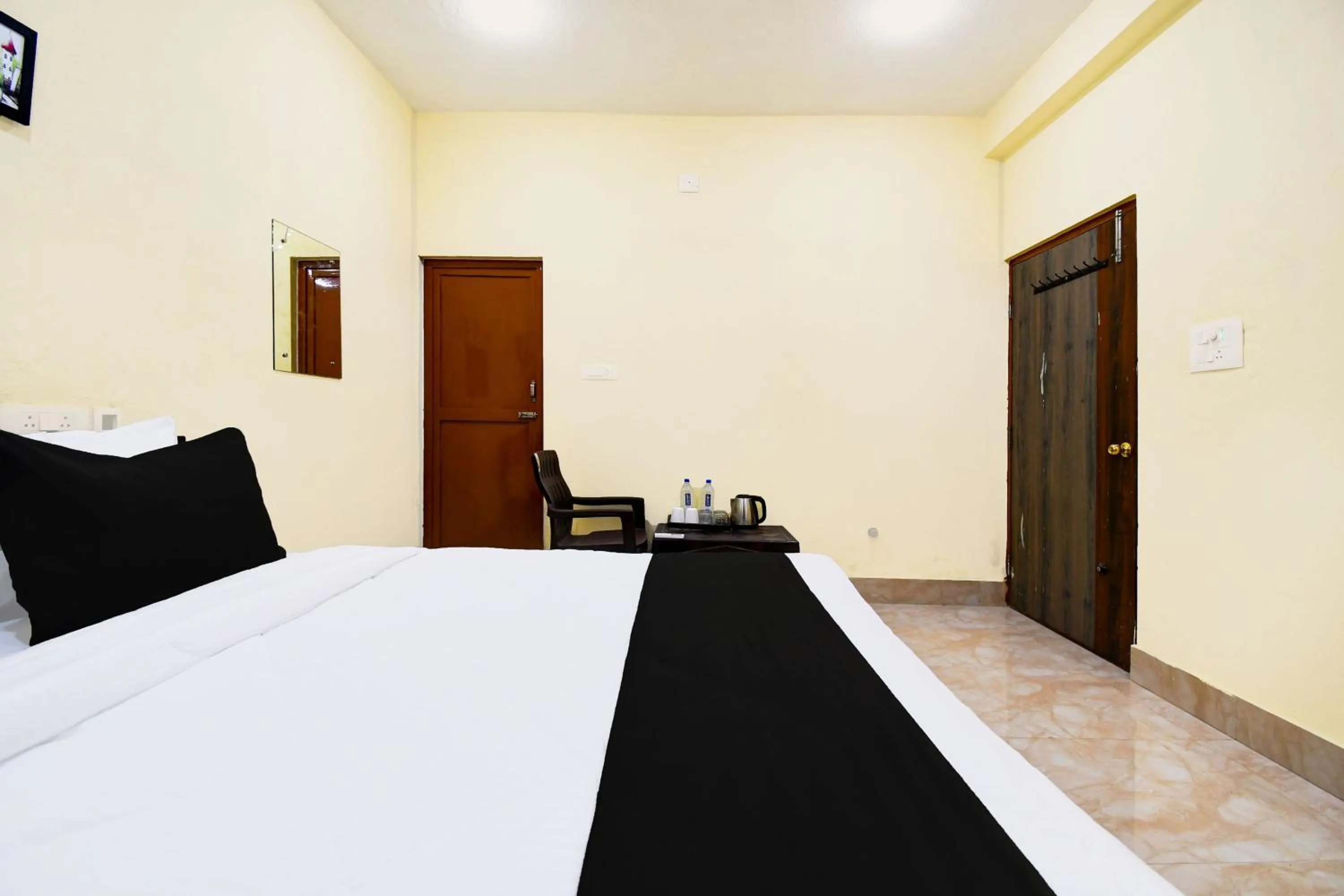 Bedroom, Bed in Hotel O HIGHWAY STAY IN