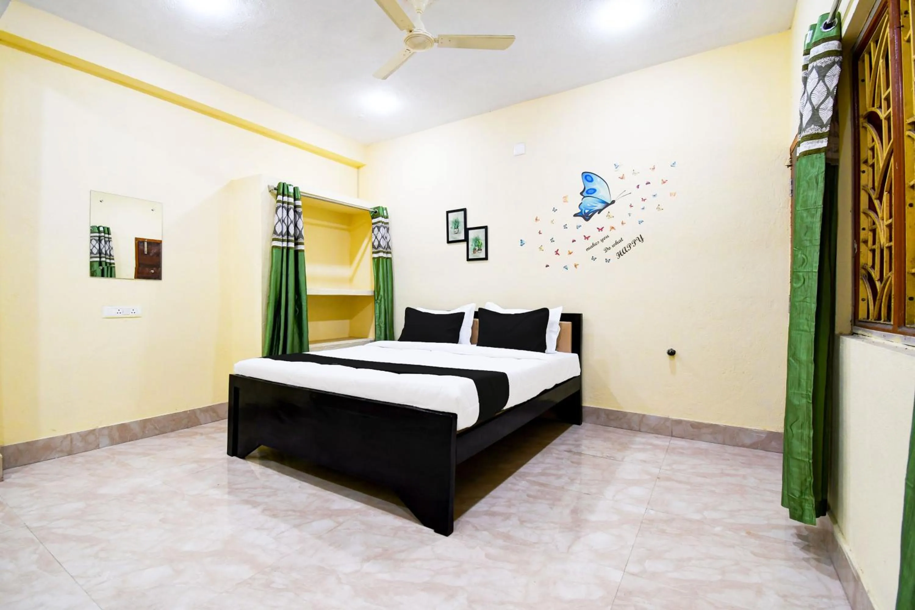 Bedroom, Bed in Hotel O HIGHWAY STAY IN