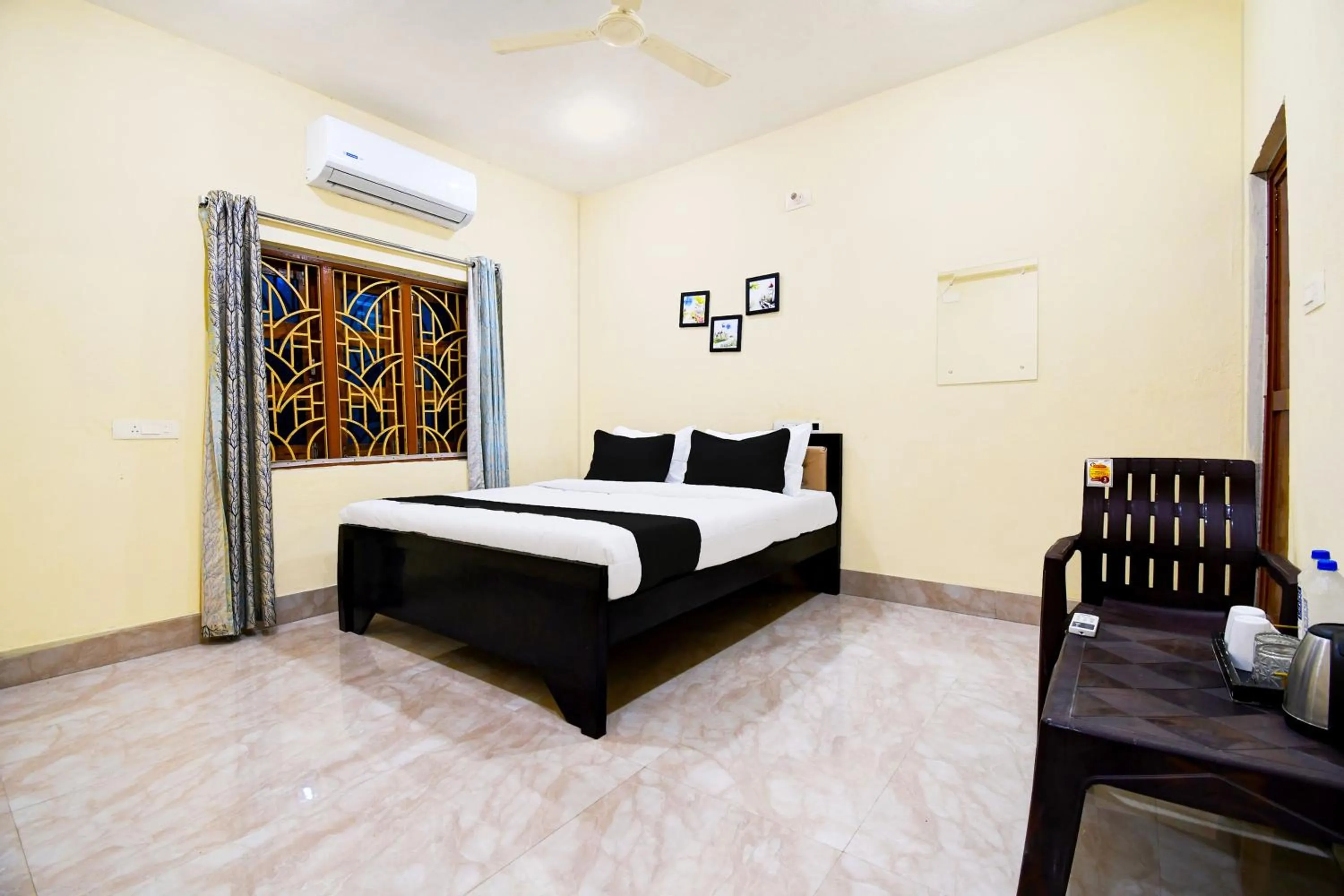 Bedroom, Bed in Hotel O HIGHWAY STAY IN