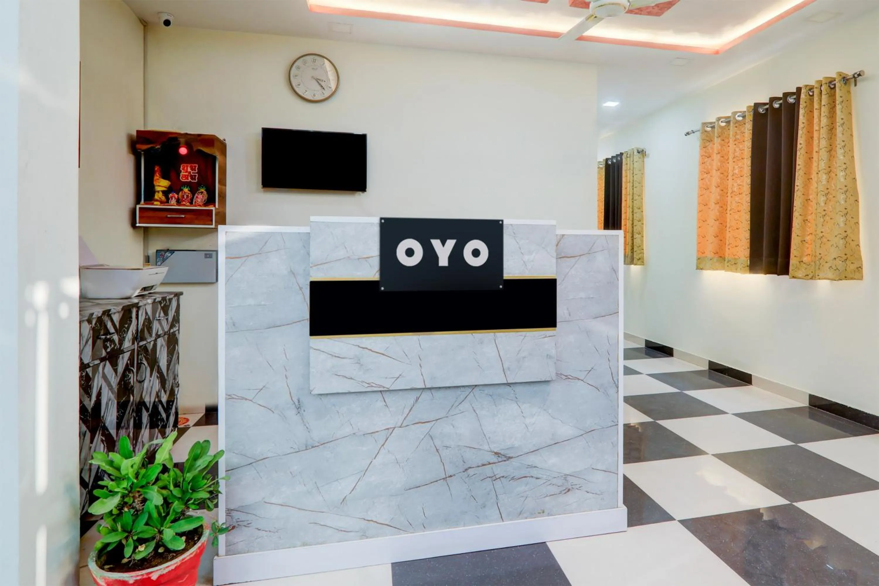 Lobby or reception in Hotel O Shimla Grand