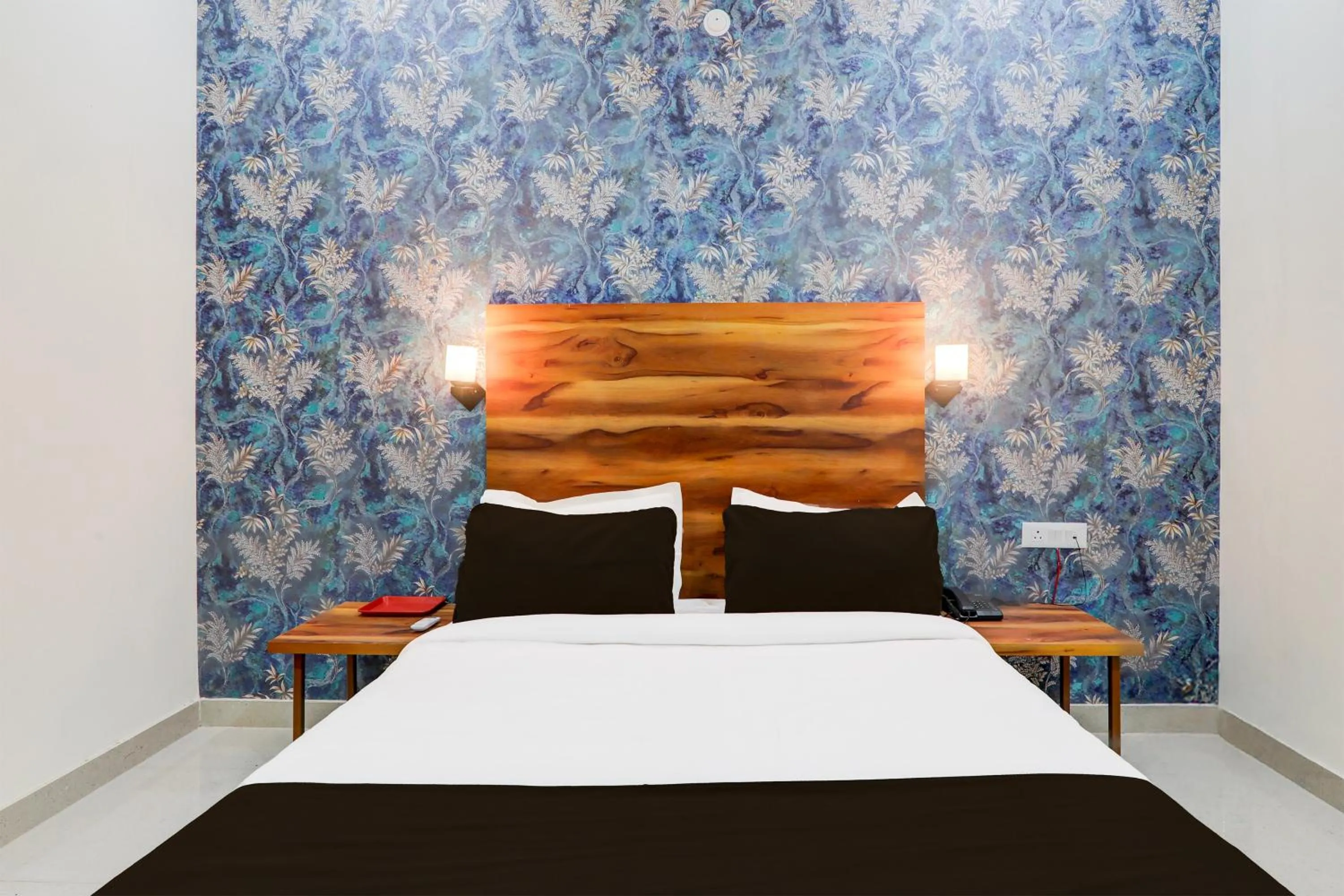 Bedroom, Bed in Hotel O Shimla Grand