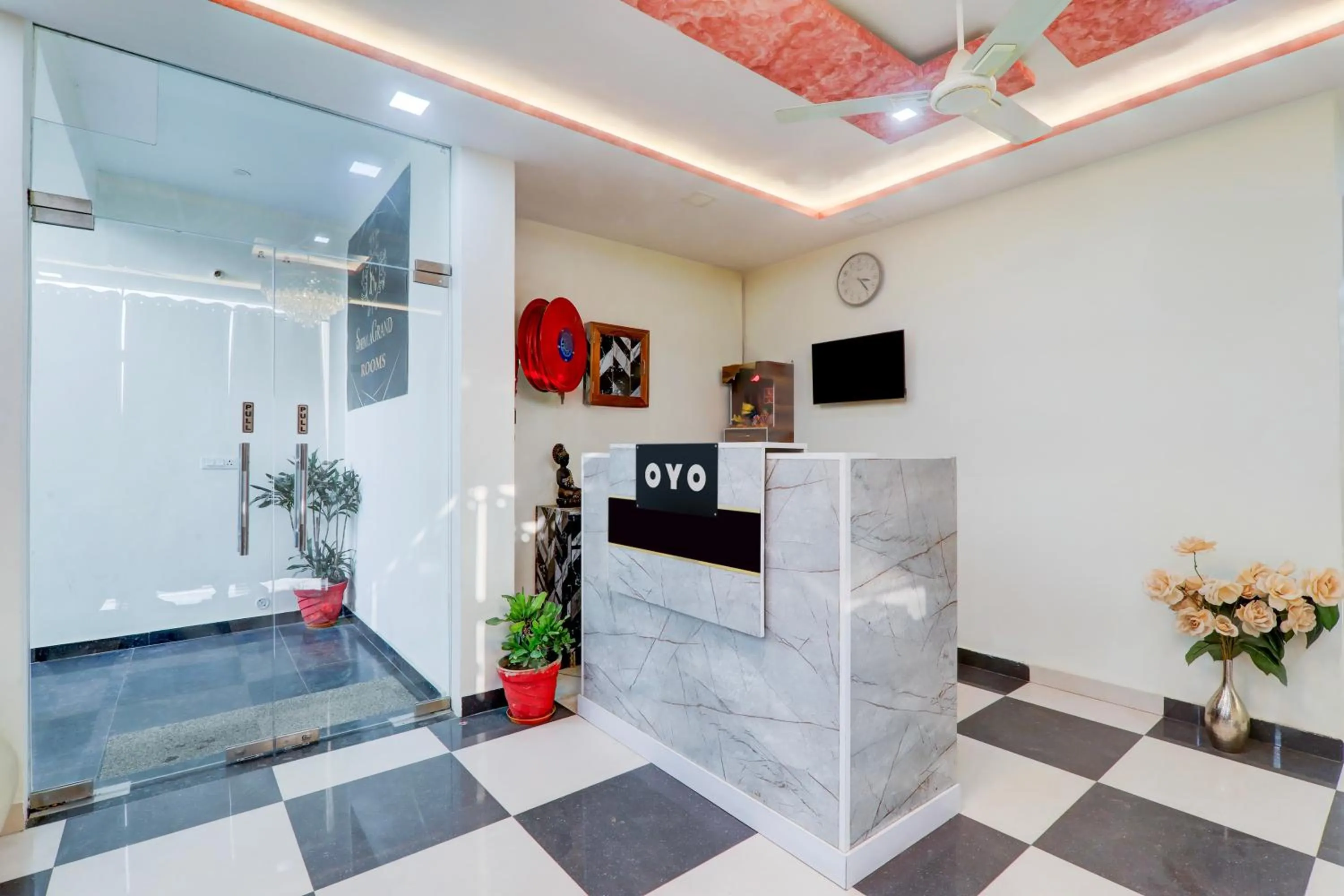 Lobby or reception in Hotel O Shimla Grand