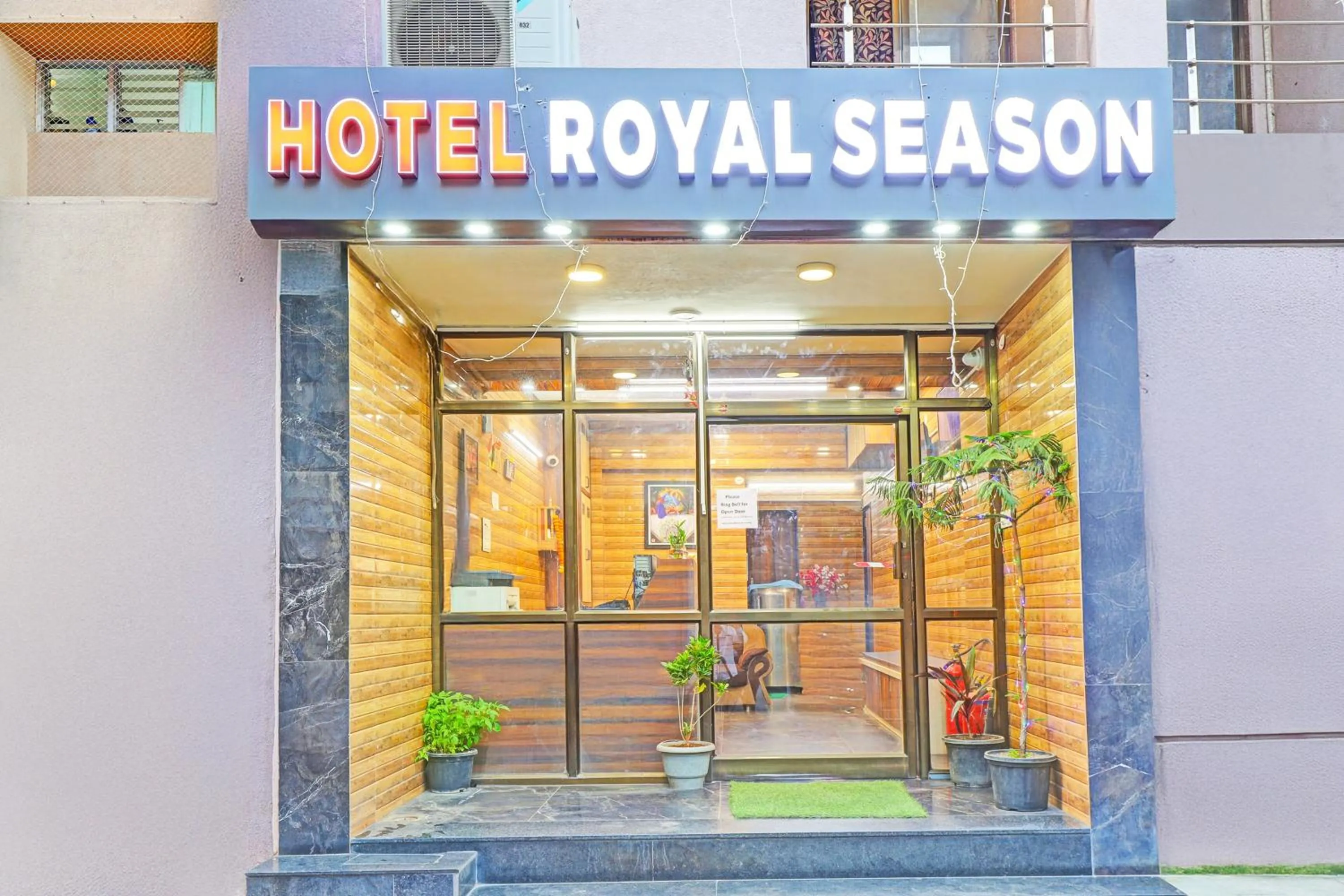 Facade/entrance in Hotel O Royal Season