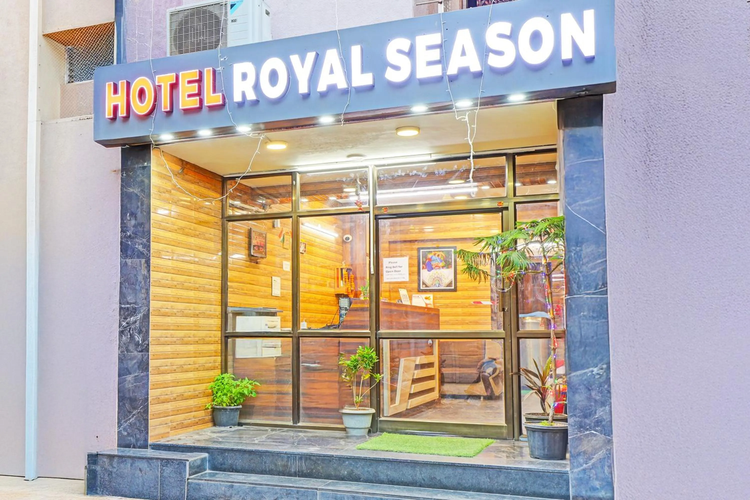 Facade/entrance in Hotel O Royal Season