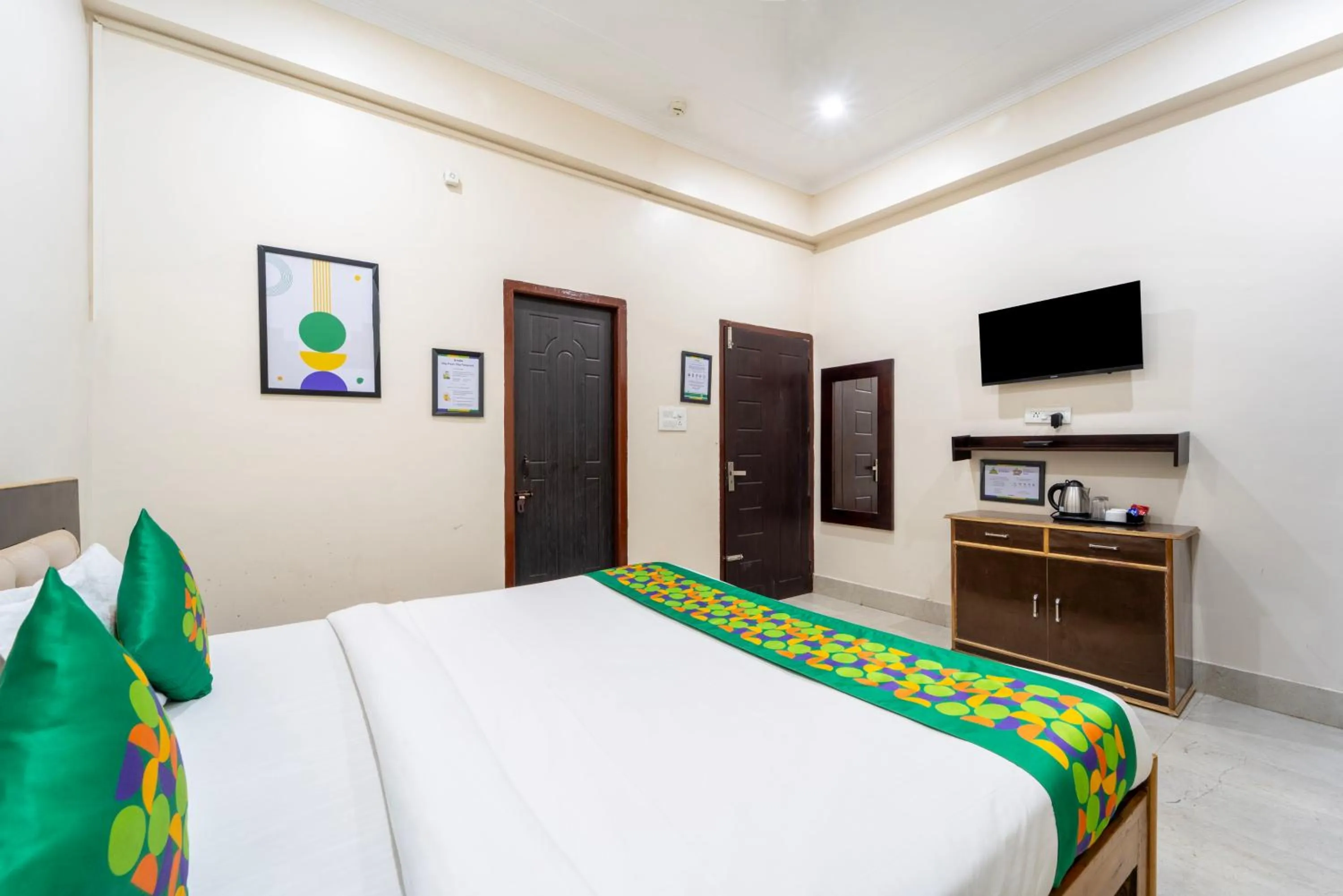 Bedroom, Bed in Treebo AK Residency, Tapovan