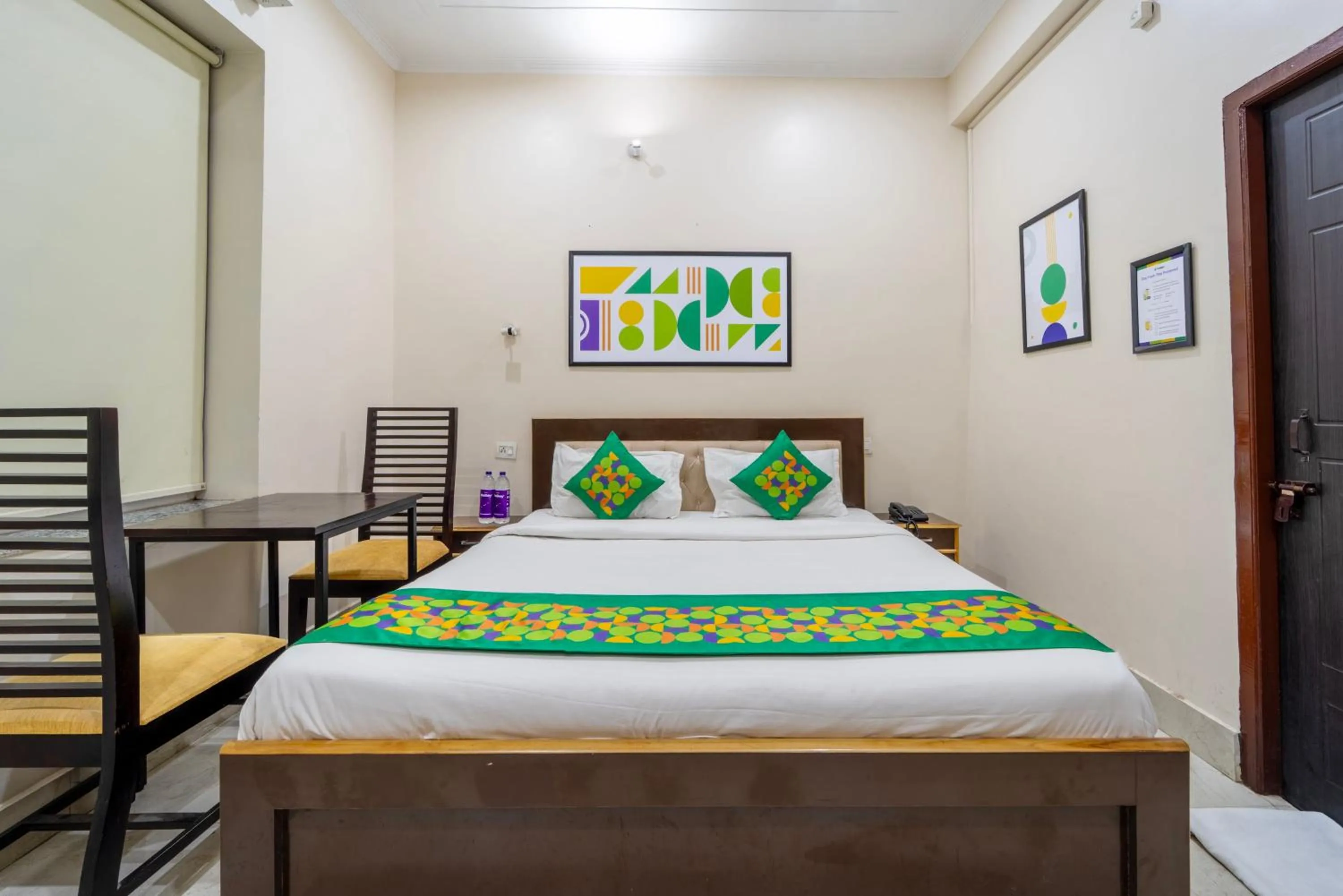 Bedroom, Bed in Treebo AK Residency, Tapovan