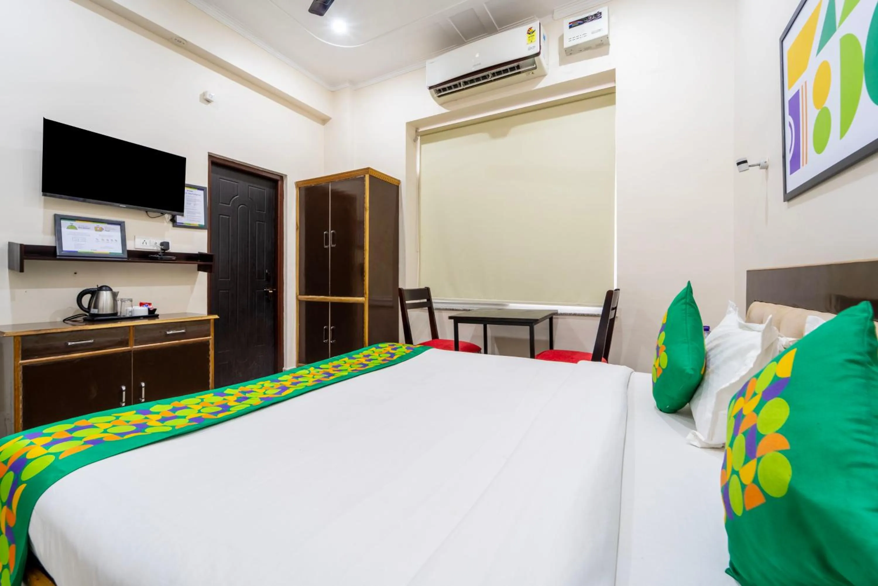 Bedroom, Bed in Treebo AK Residency, Tapovan