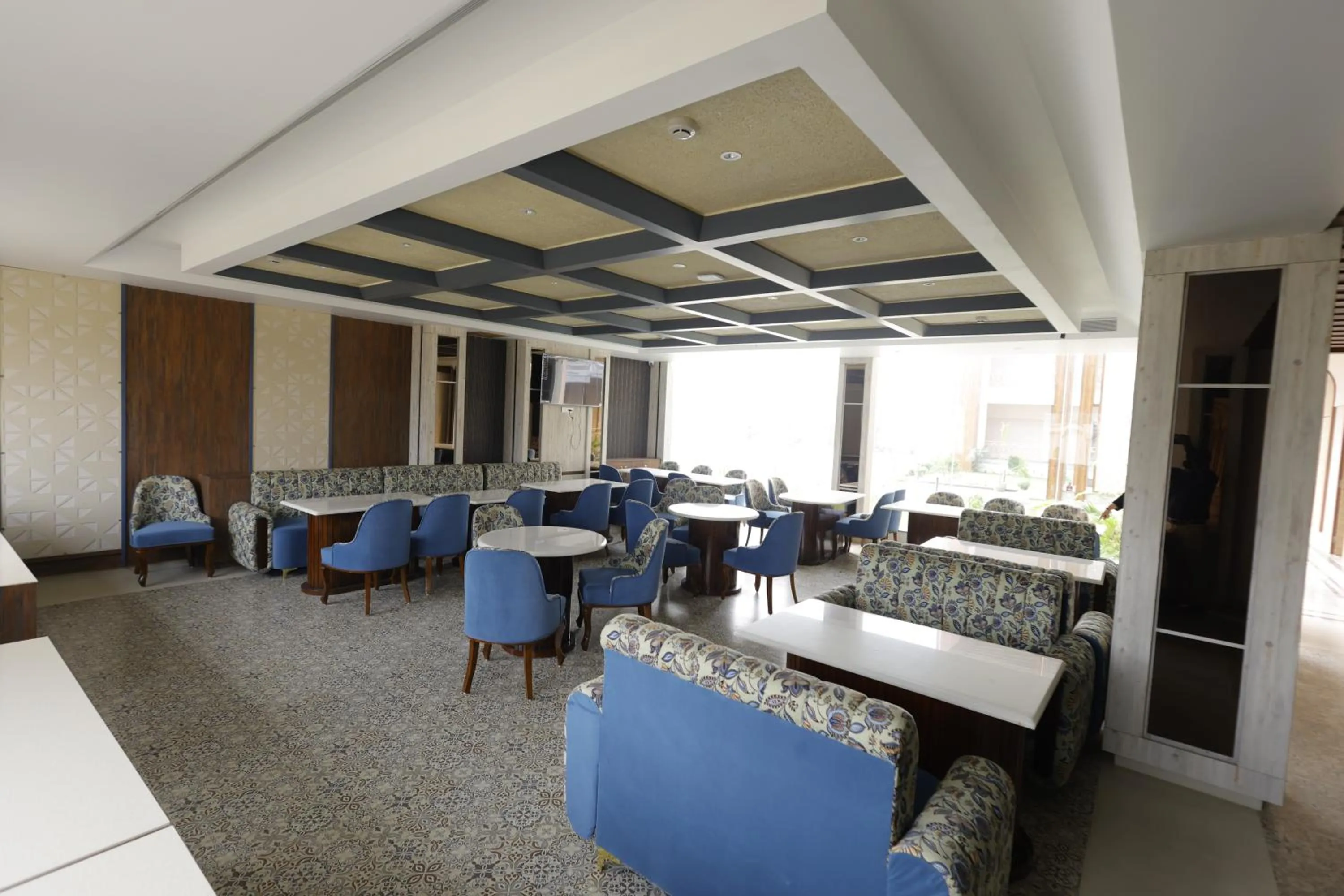 Restaurant/places to eat in Nirvana Grand Hotel & Resort