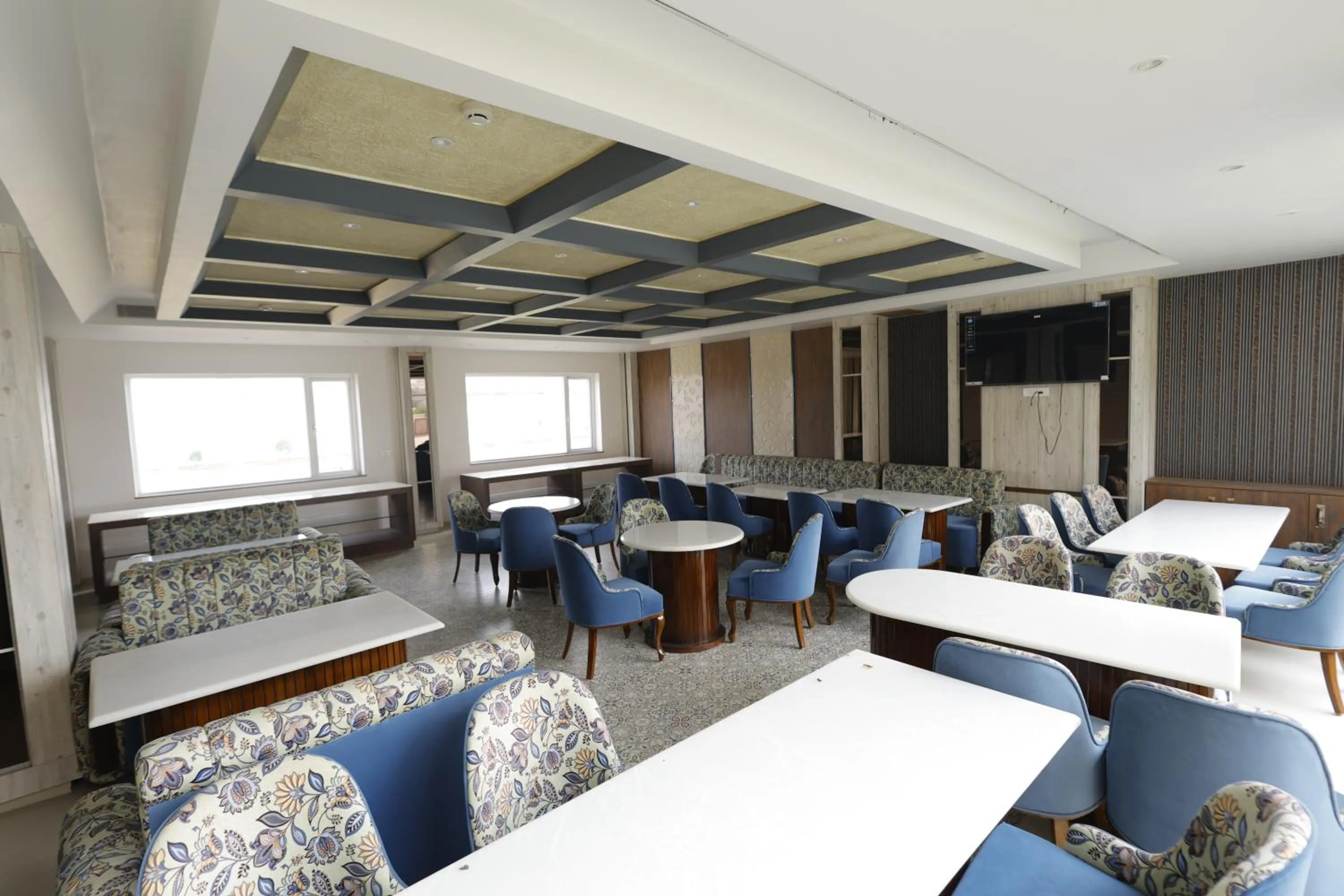 Restaurant/places to eat in Nirvana Grand Hotel & Resort