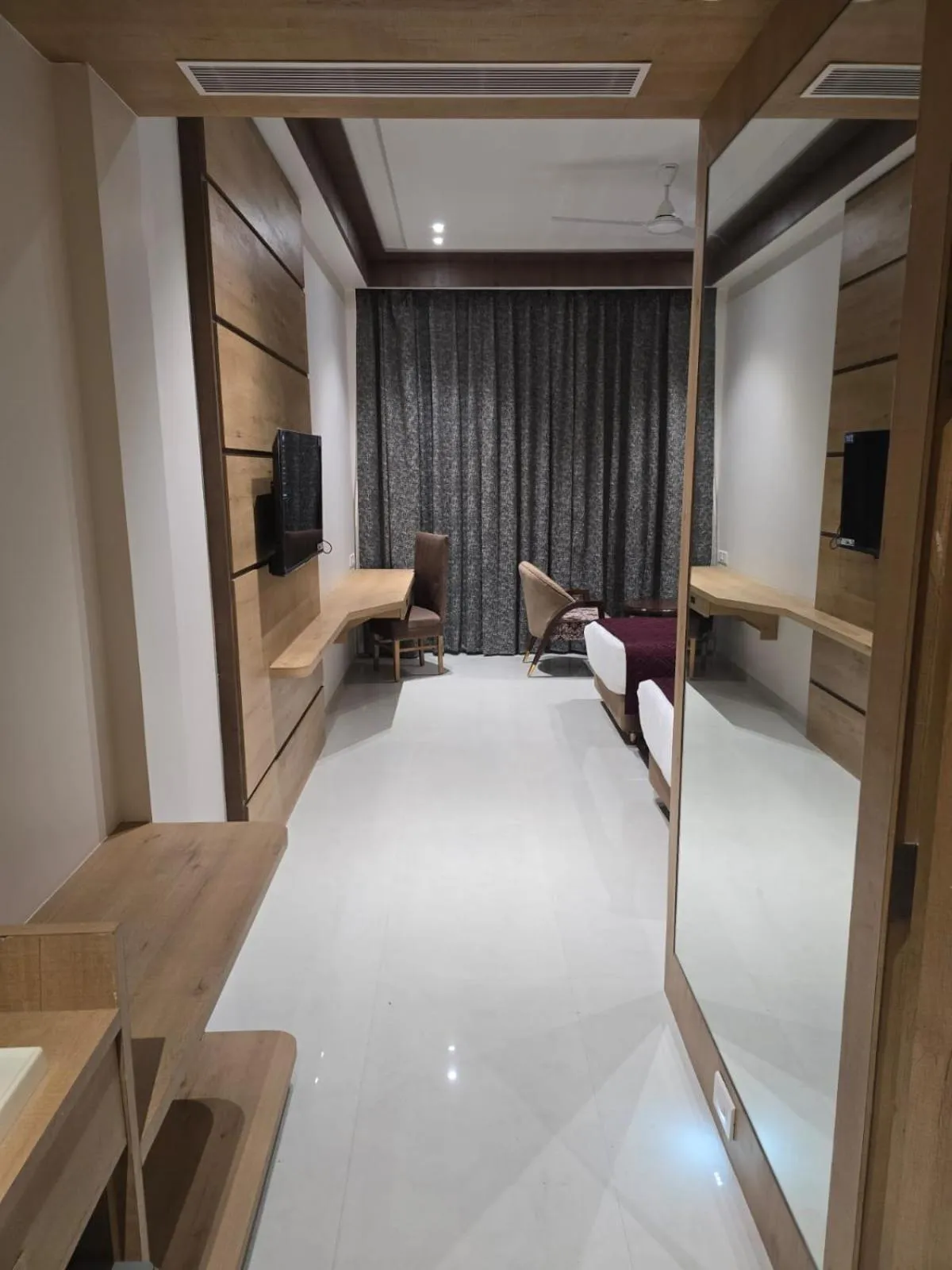 TV and multimedia, Bed in Nirvana Grand Hotel & Resort