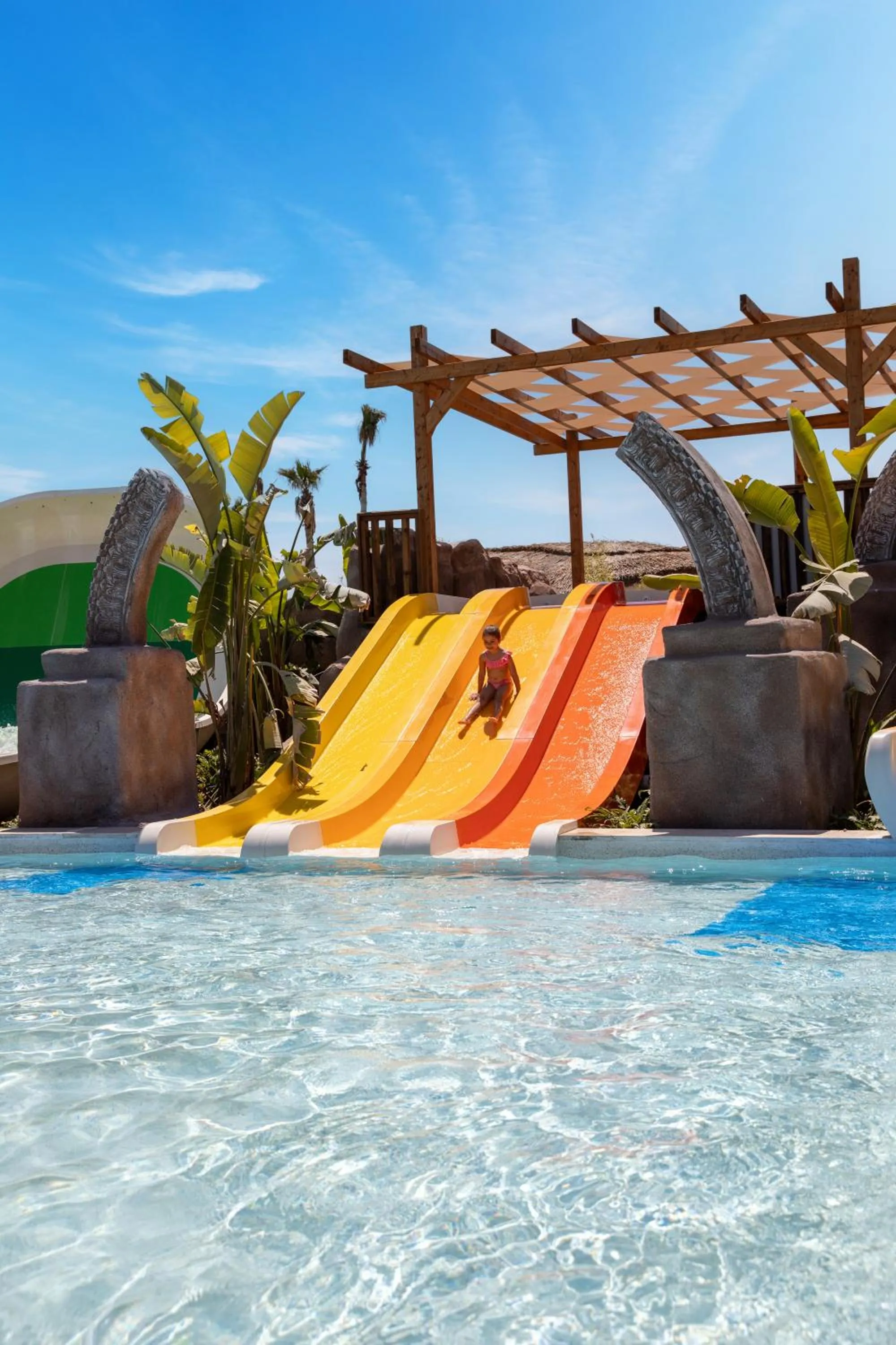 Swimming pool in Regnum The Crown