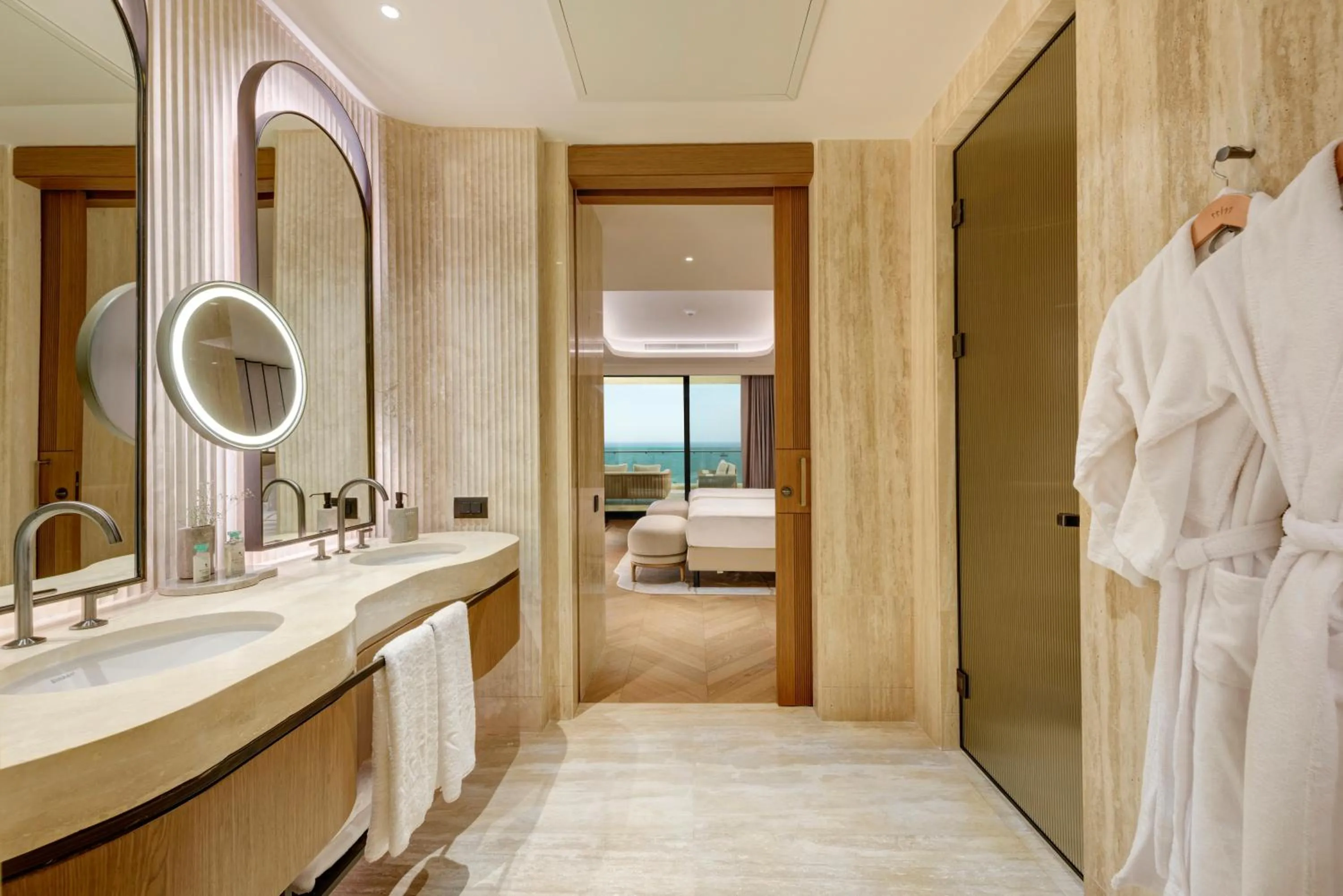 Bathroom, Bed in Regnum The Crown