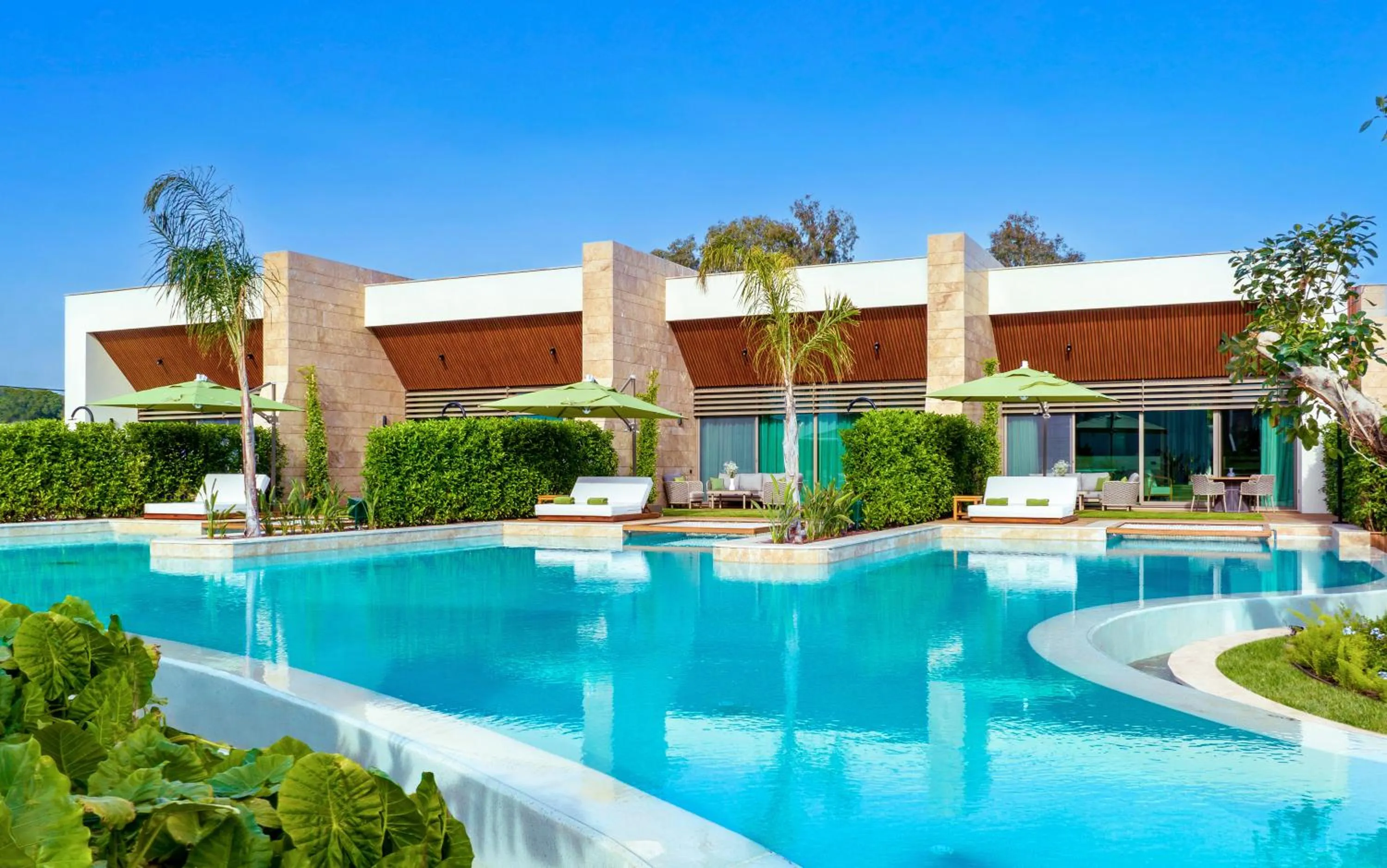 Pool view in Regnum The Crown