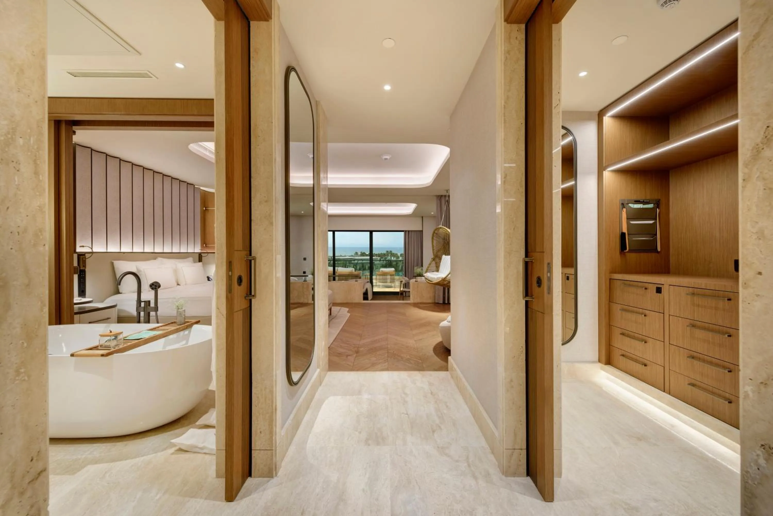 Photo of the whole room in Regnum The Crown