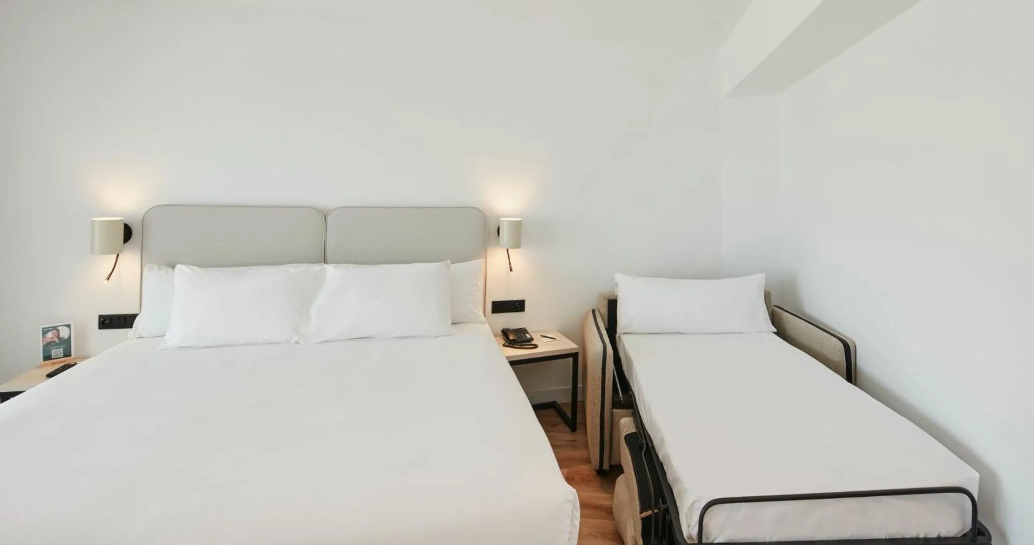 Photo of the whole room, Bed in Sercotel Cruz Del Mar