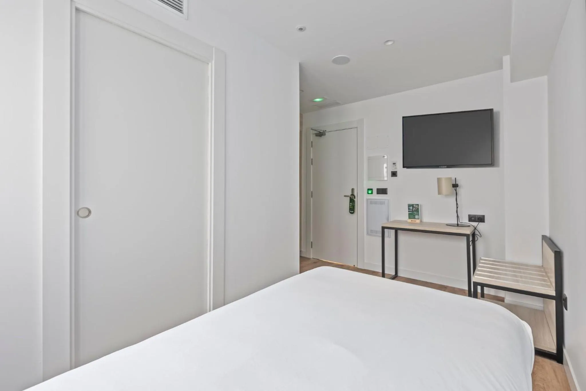 Photo of the whole room, Bed in Sercotel Cruz Del Mar