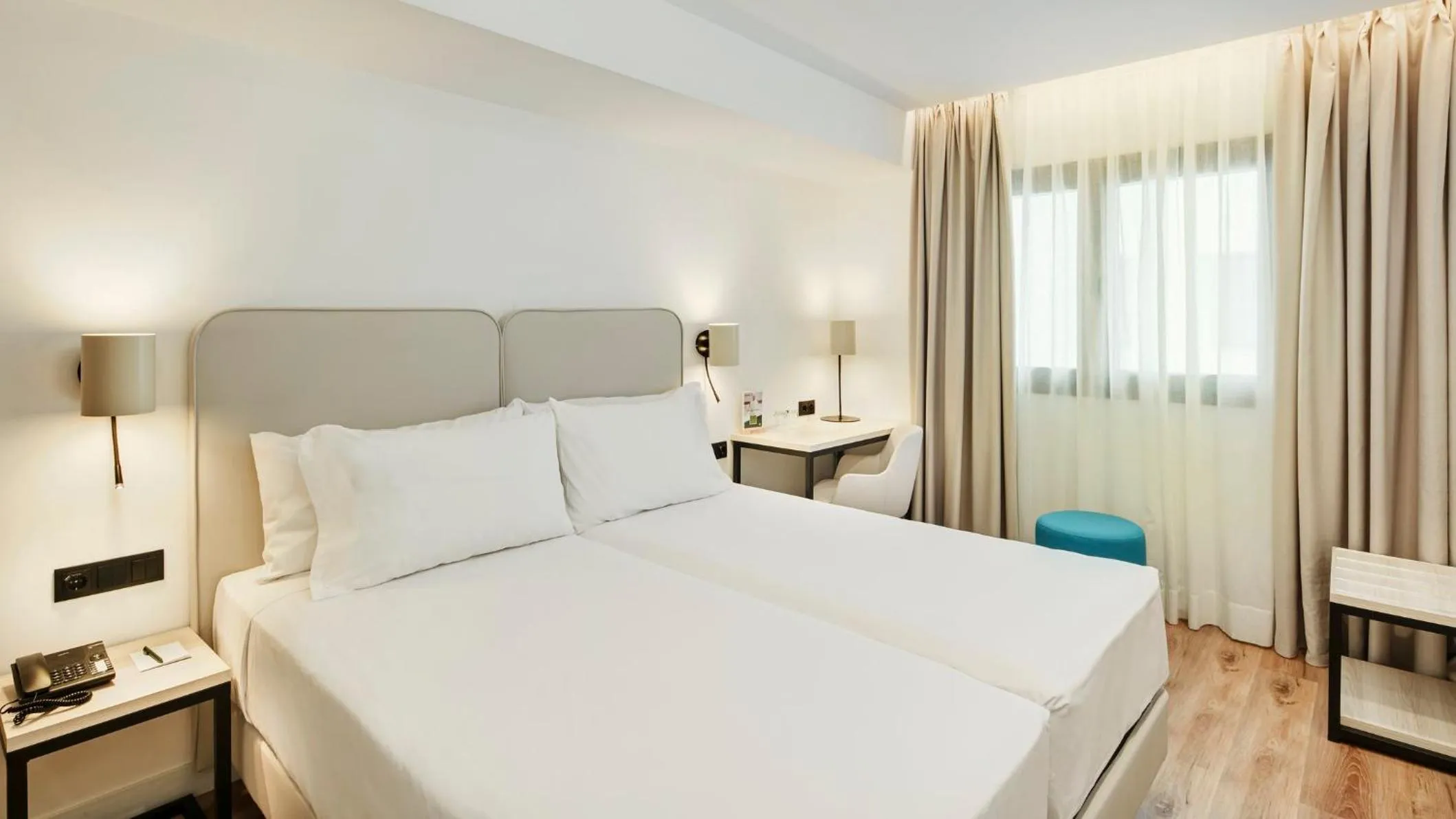 Photo of the whole room, Bed in Sercotel Cruz Del Mar