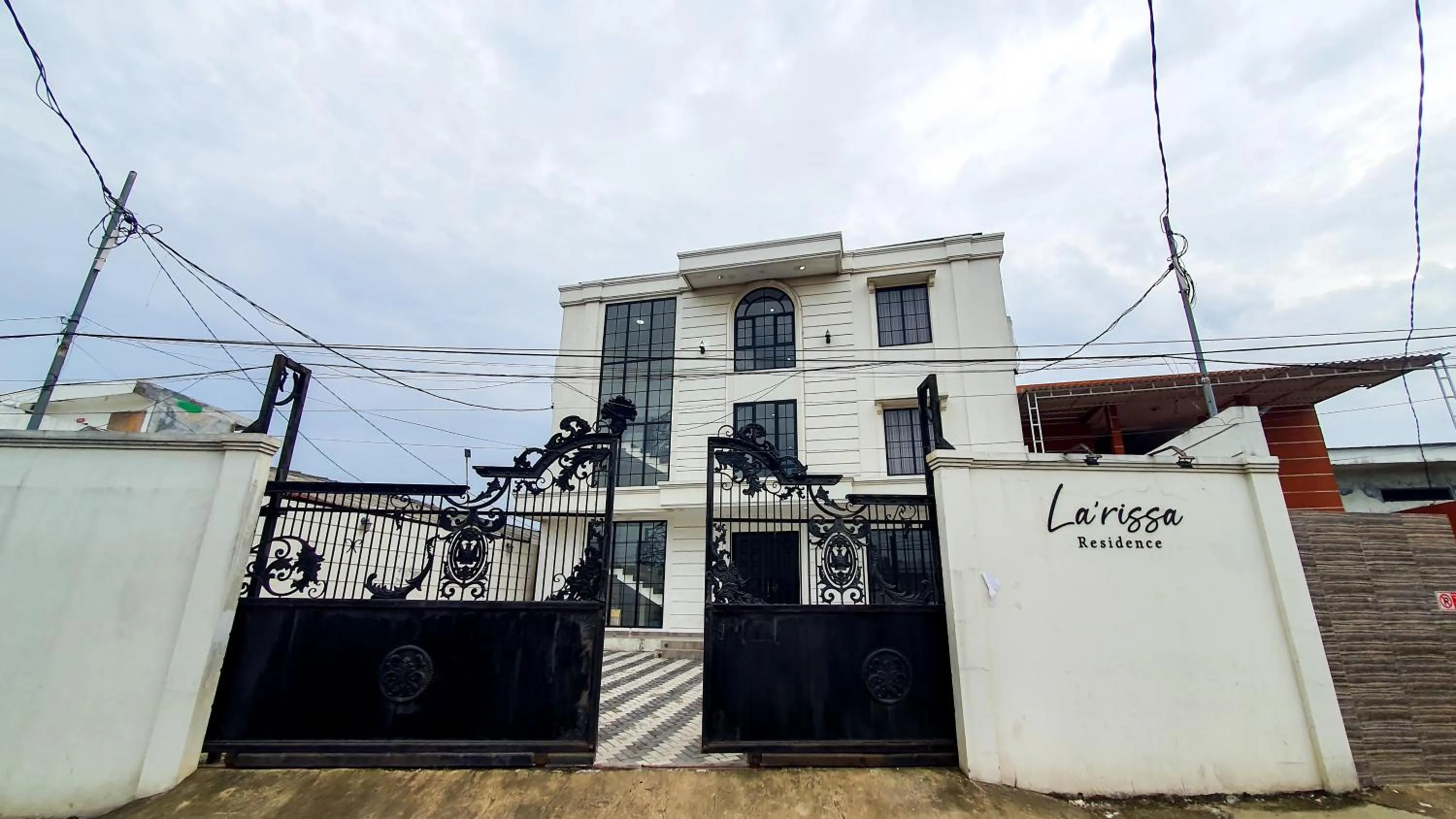 Property building in La'Rissa Residence by ARBA