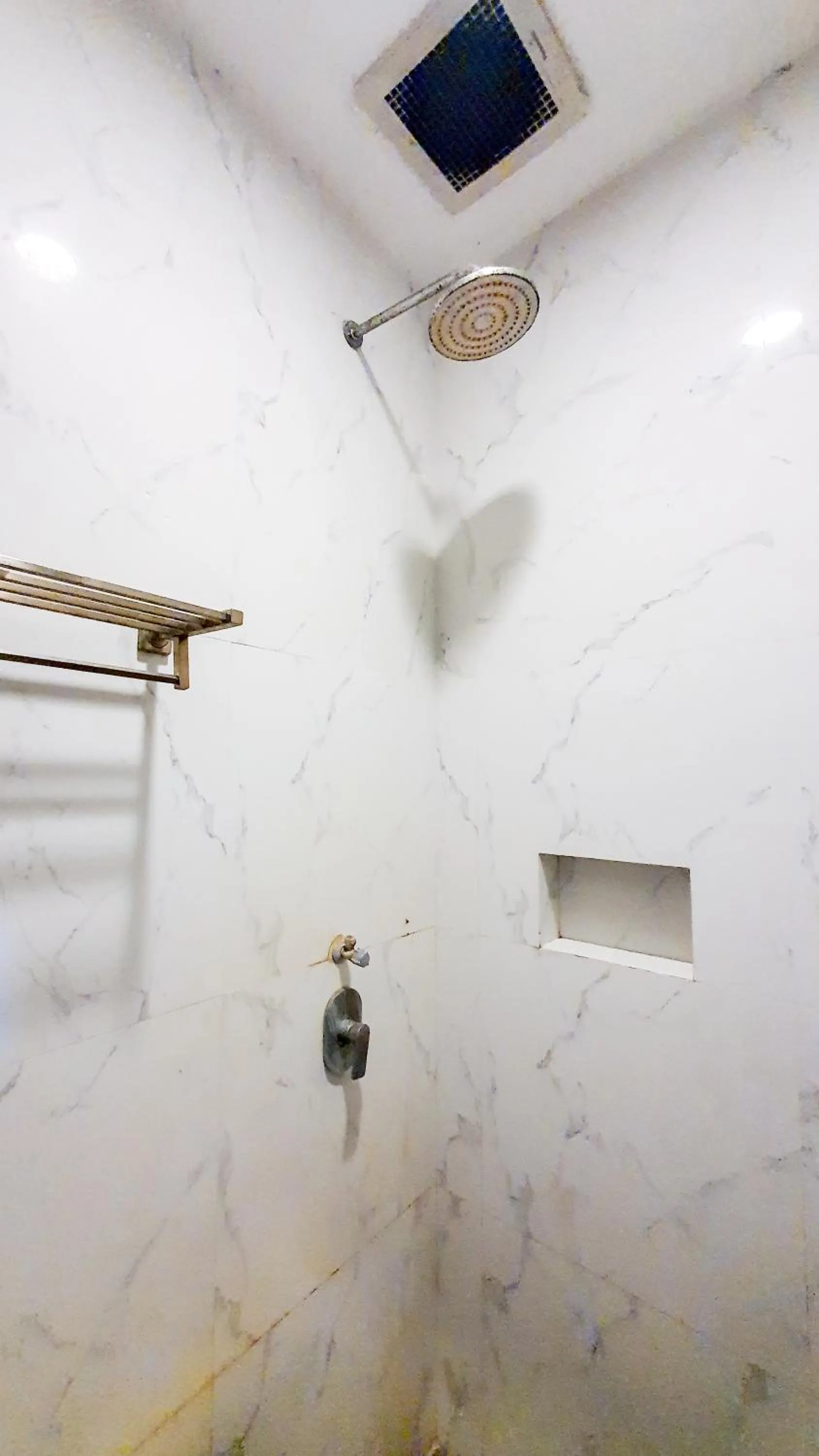 Shower in La'Rissa Residence by ARBA