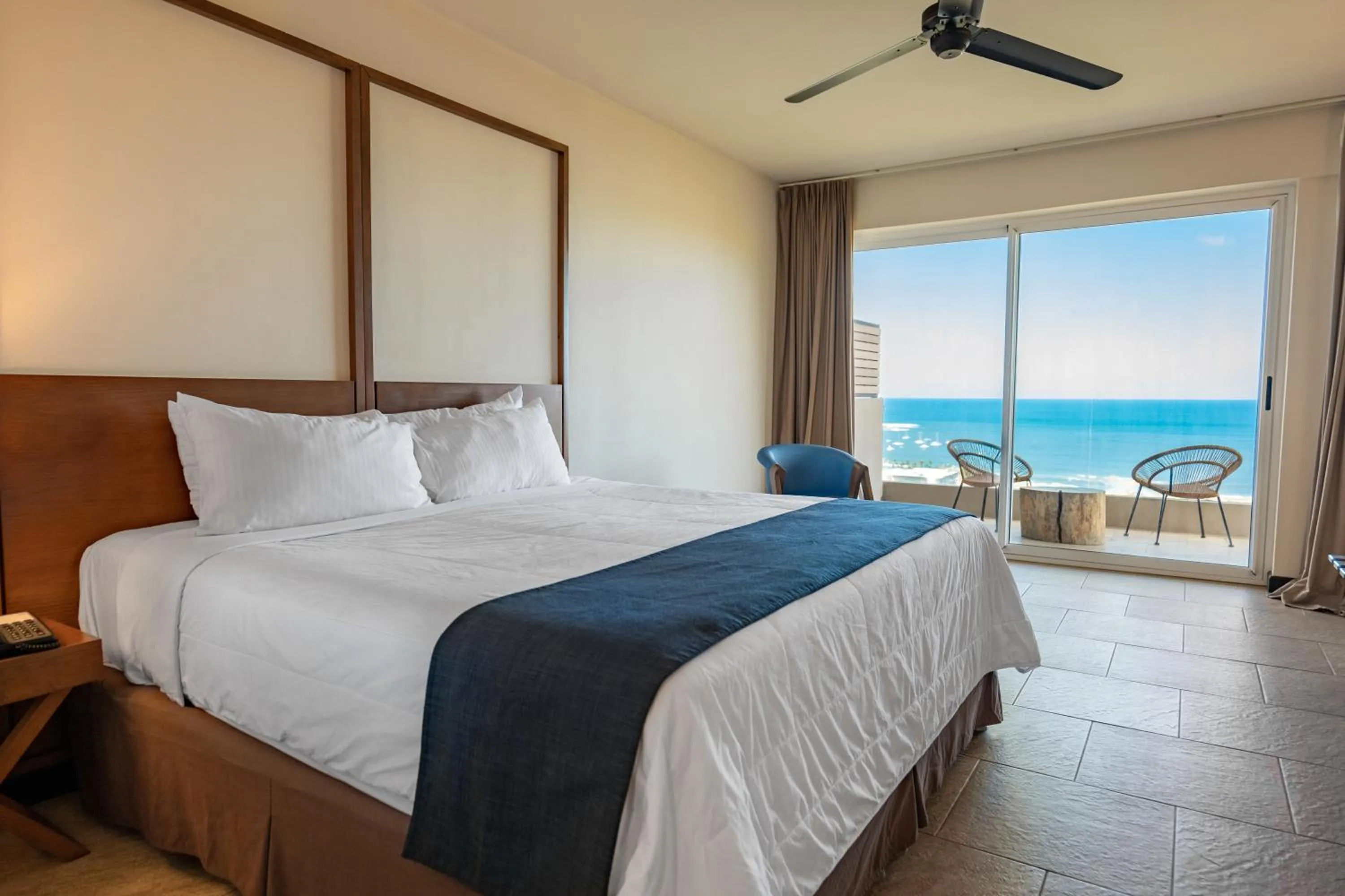 Bed in Wyndham Tamarindo