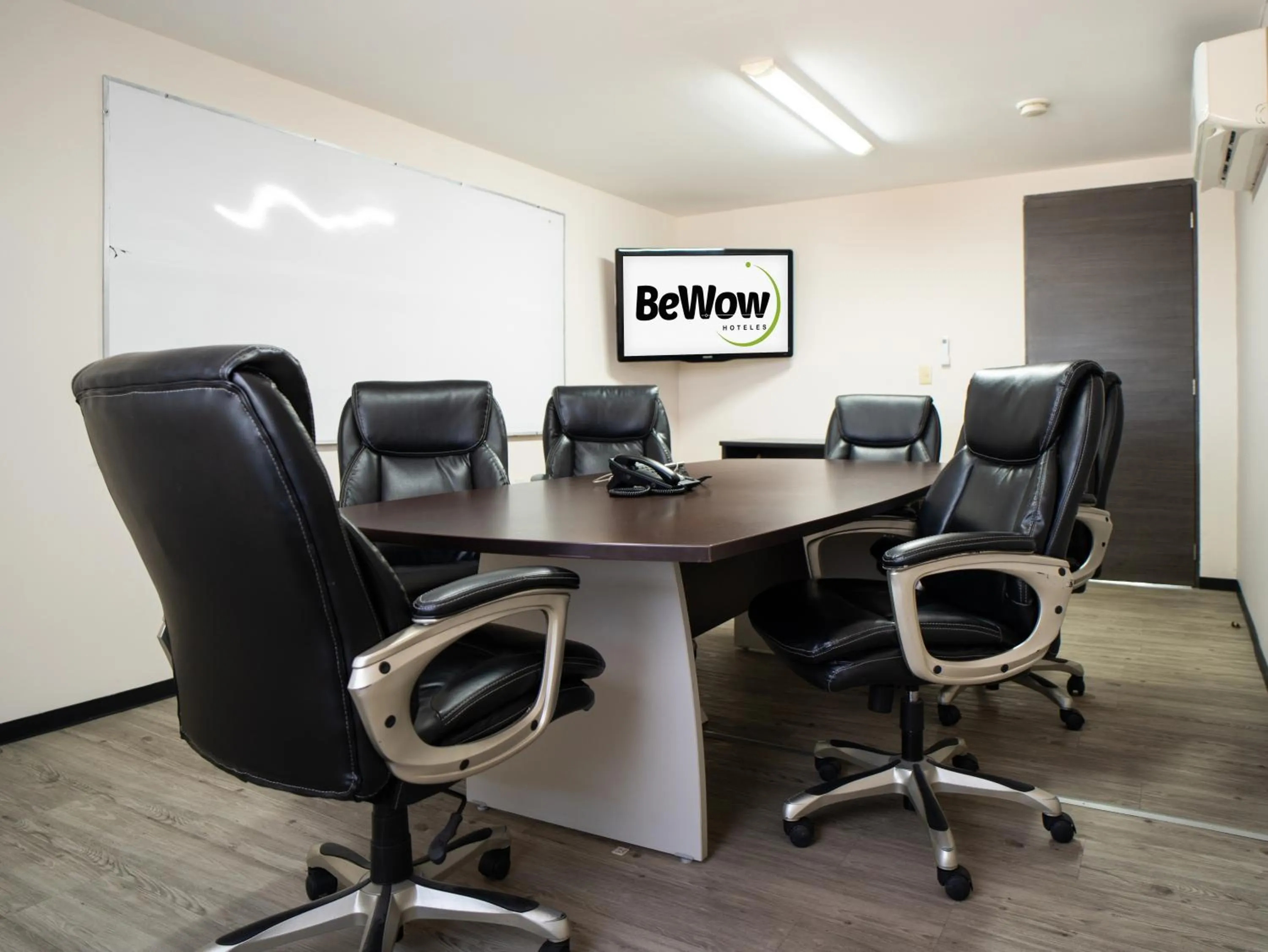 Meeting/conference room in BeWow Hotel Querétaro
