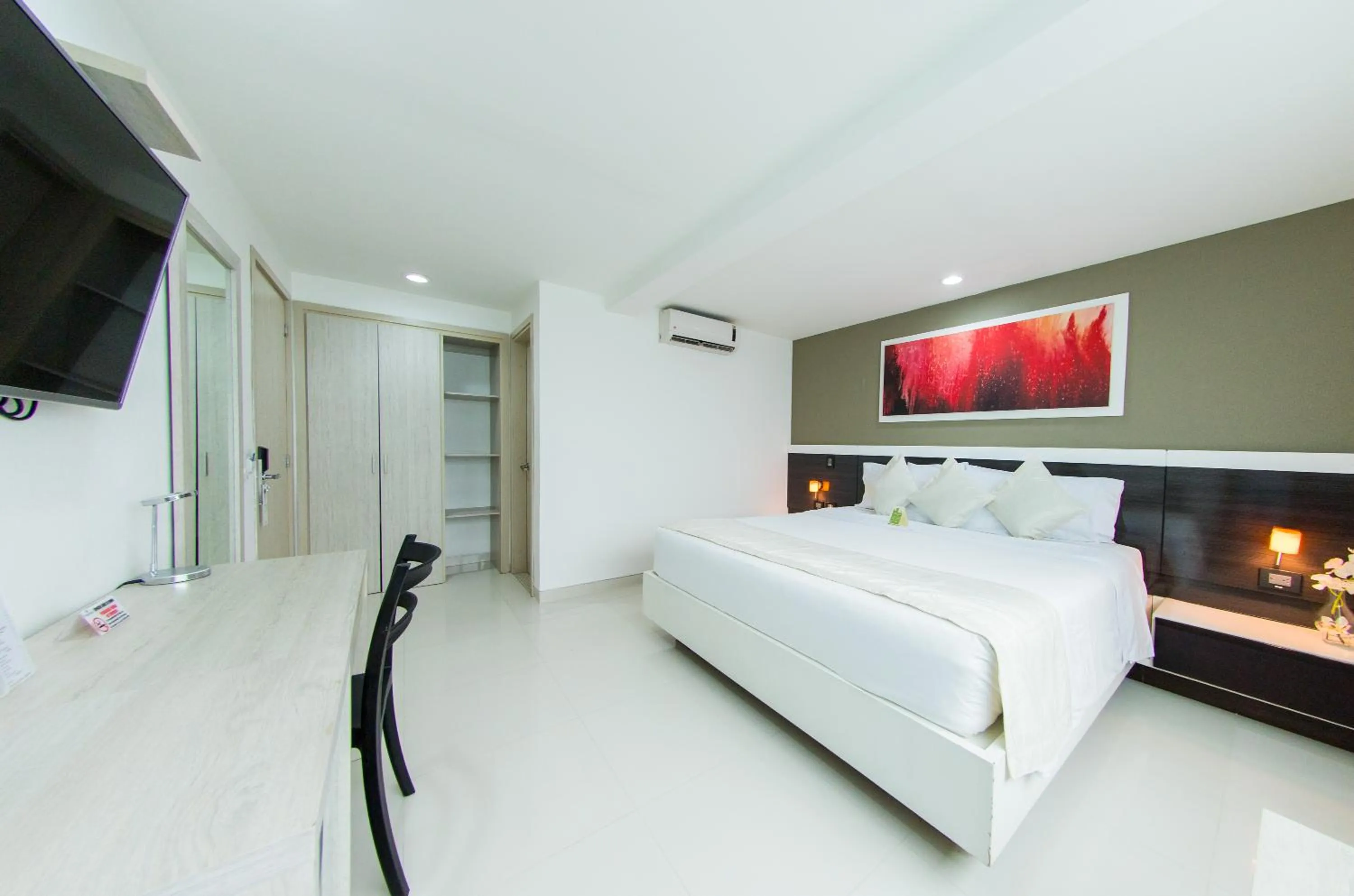 Photo of the whole room, Bed in Varanasi Hotel Boutique Aeropuerto