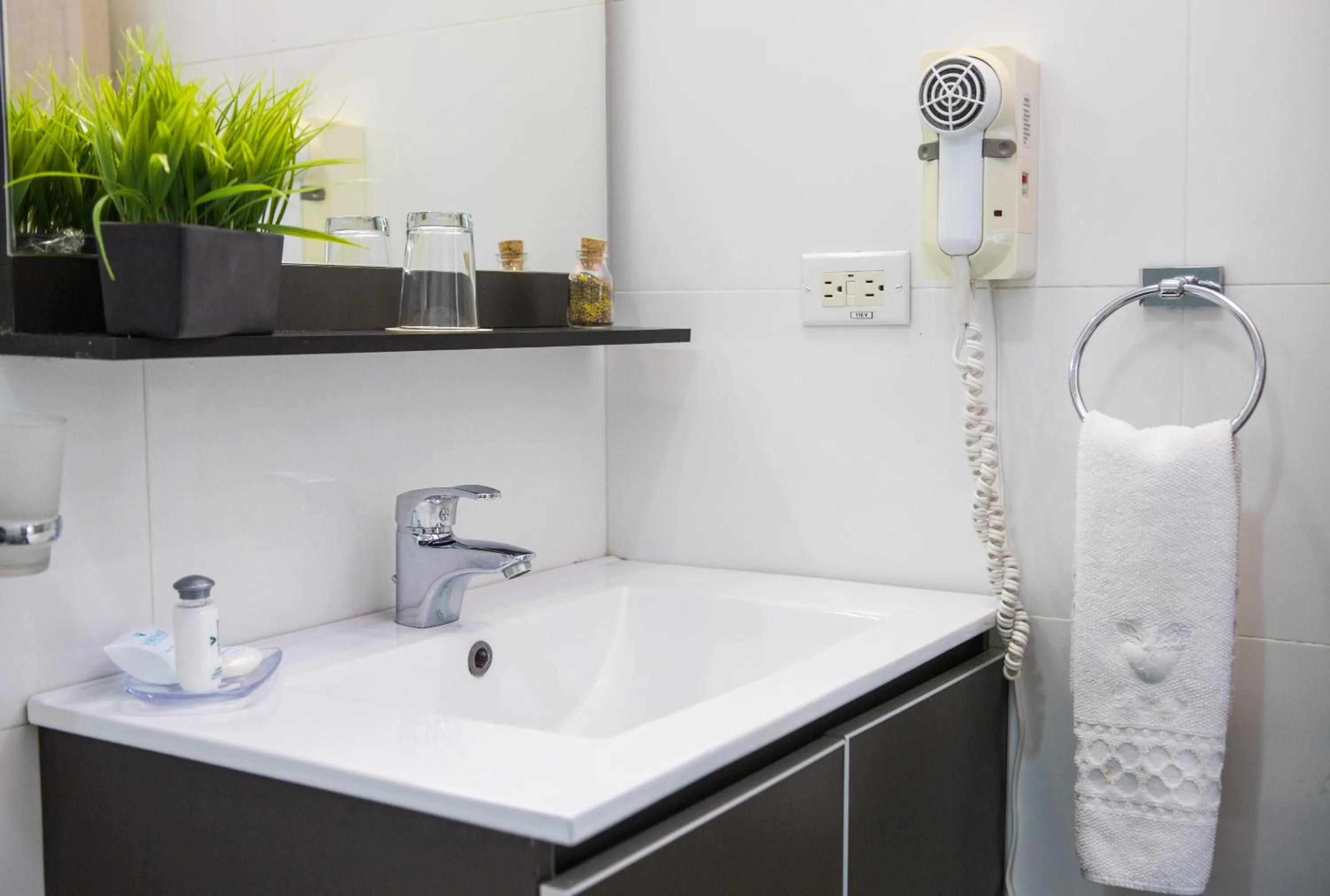 Bathroom in Varanasi Hotel Boutique Aeropuerto