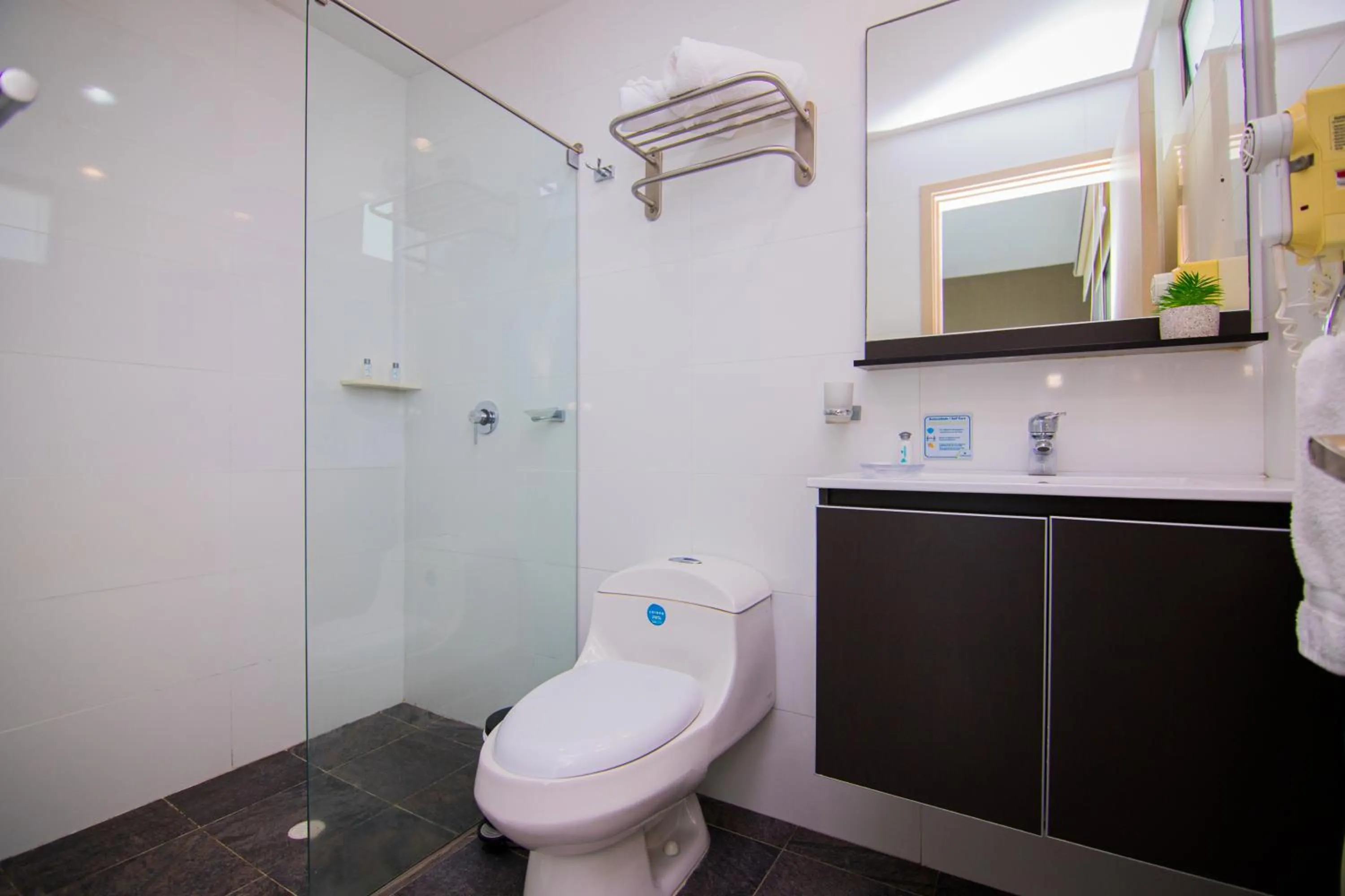 Bathroom in Varanasi Hotel Boutique Aeropuerto