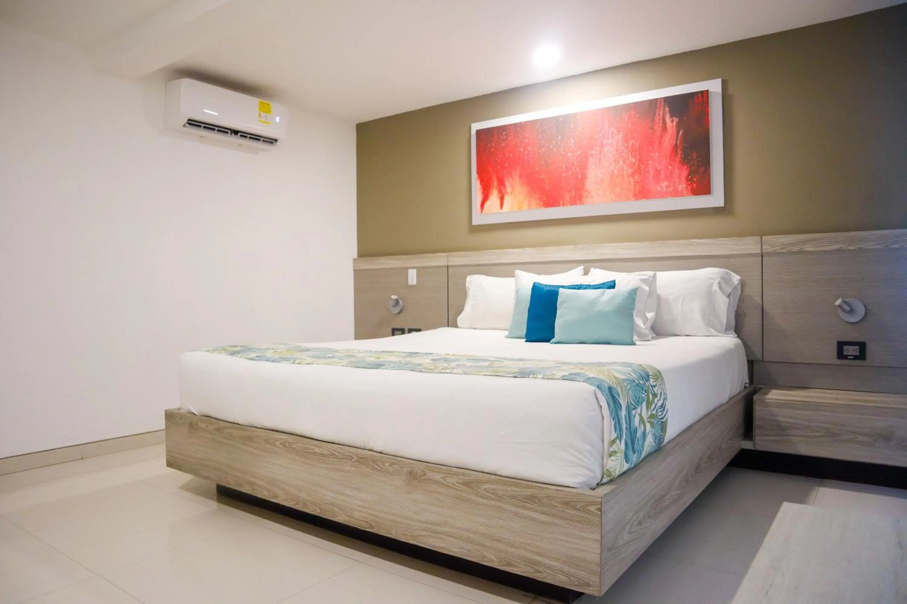 Photo of the whole room, Bed in Varanasi Hotel Boutique Aeropuerto