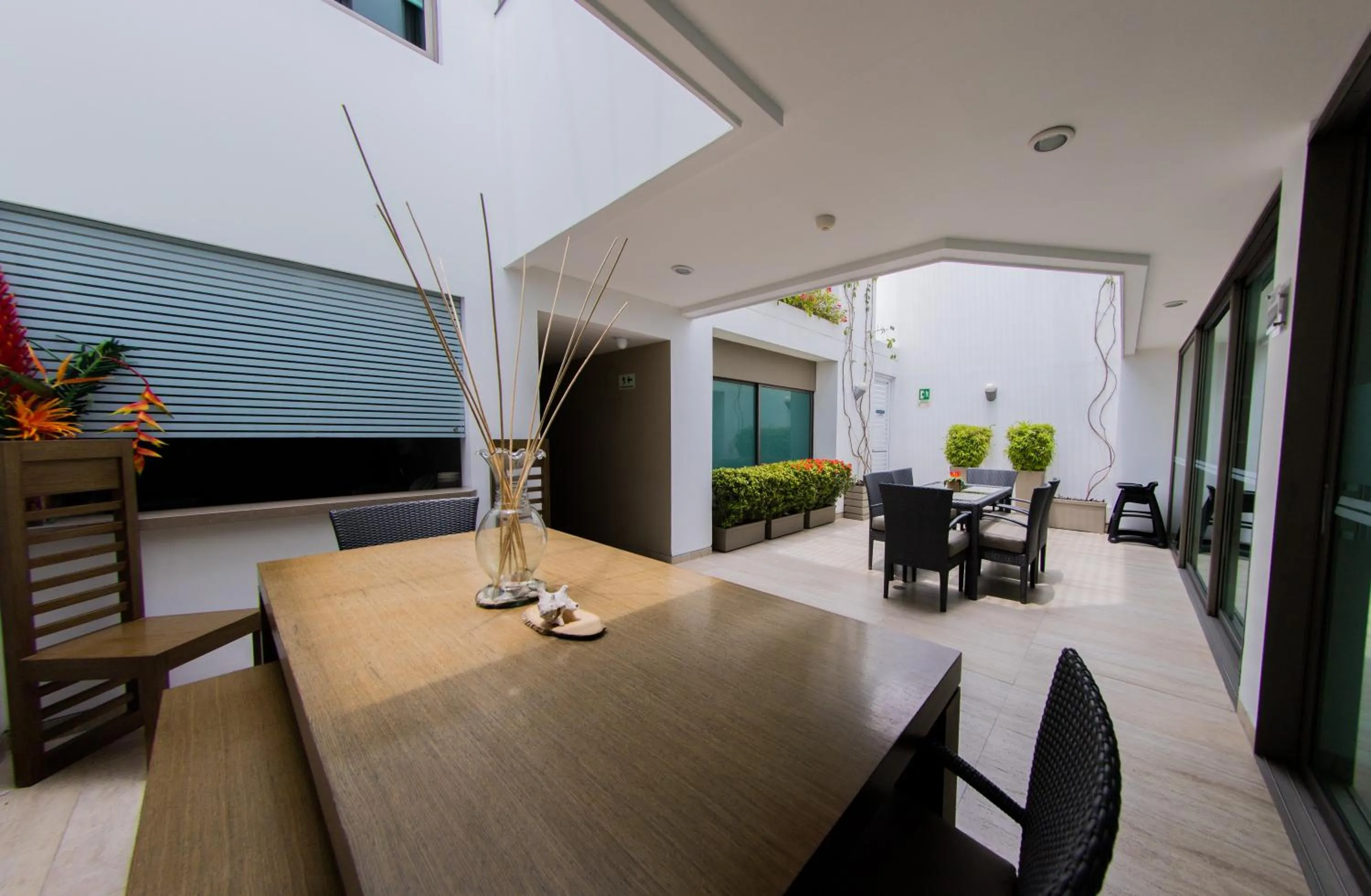 Patio in Varanasi Hotel Boutique Aeropuerto