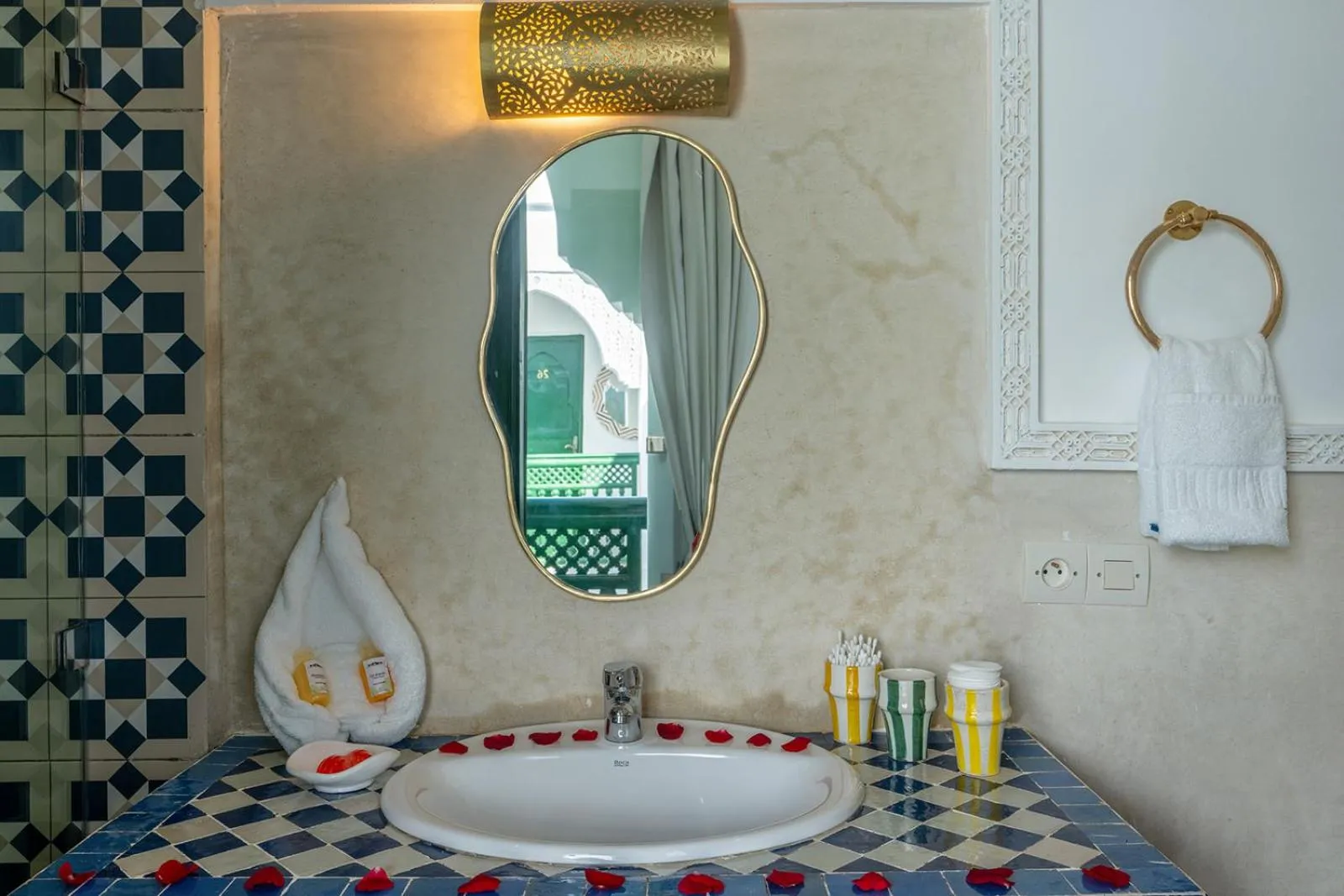 Bathroom in Riad Les Etoiles Berberes & SPA
